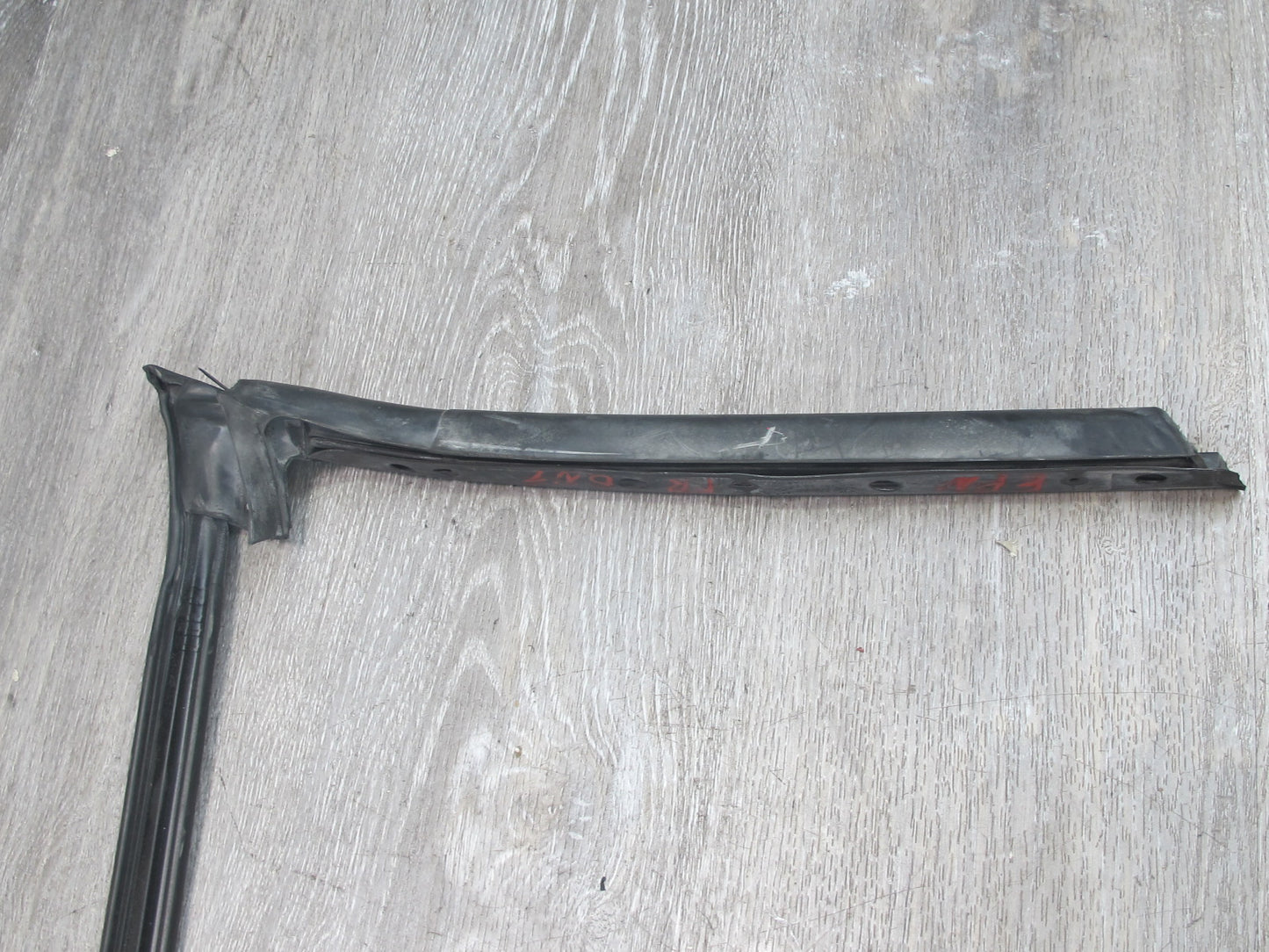 1999-2005 Porsche 911 996 Windshield Weatherstrip Frame Rubber Seal Gasket