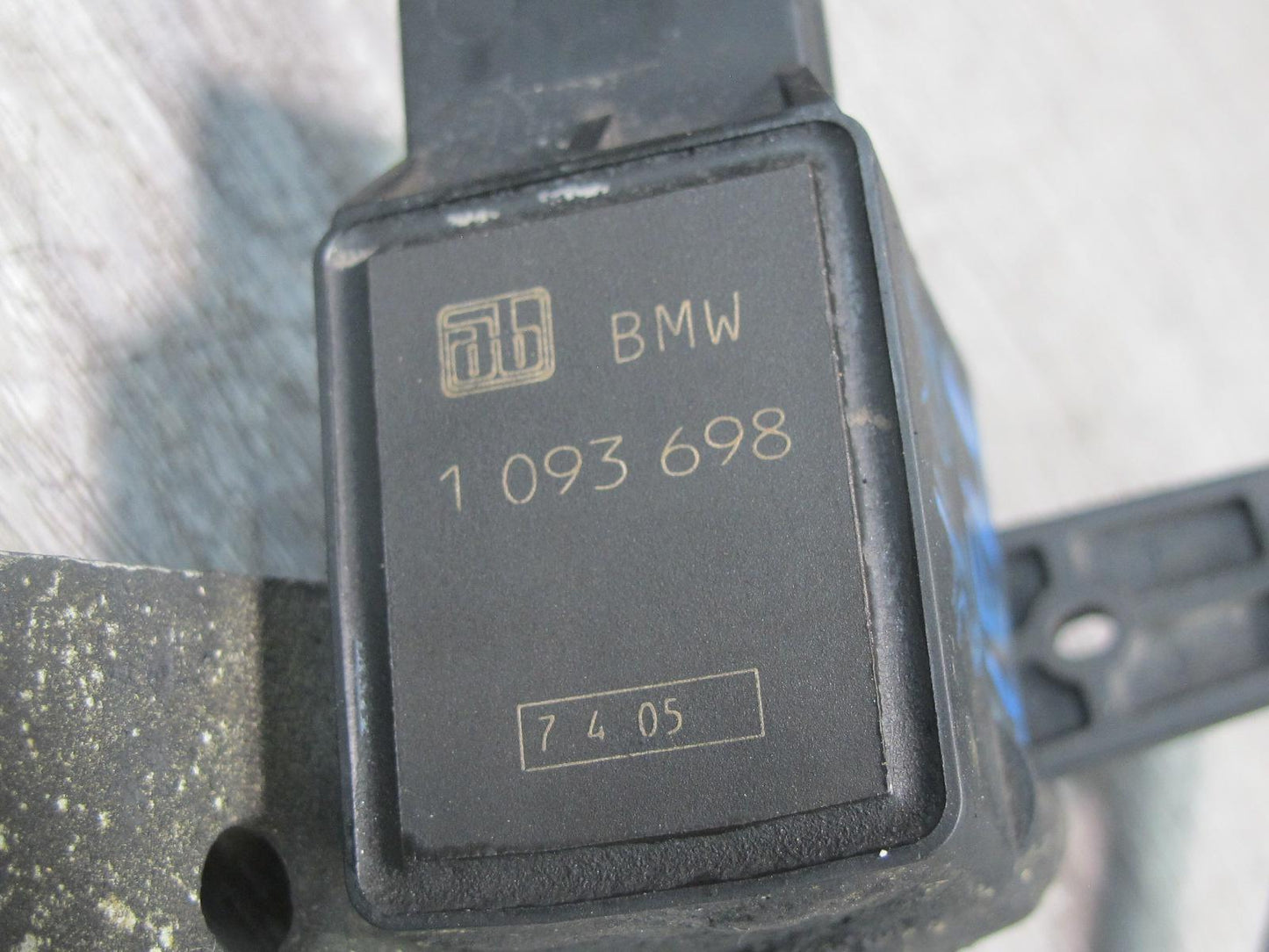 01-06 BMW E46 3-SERIES Rear Right Suspension Height Level Sensor 1093698 OEM