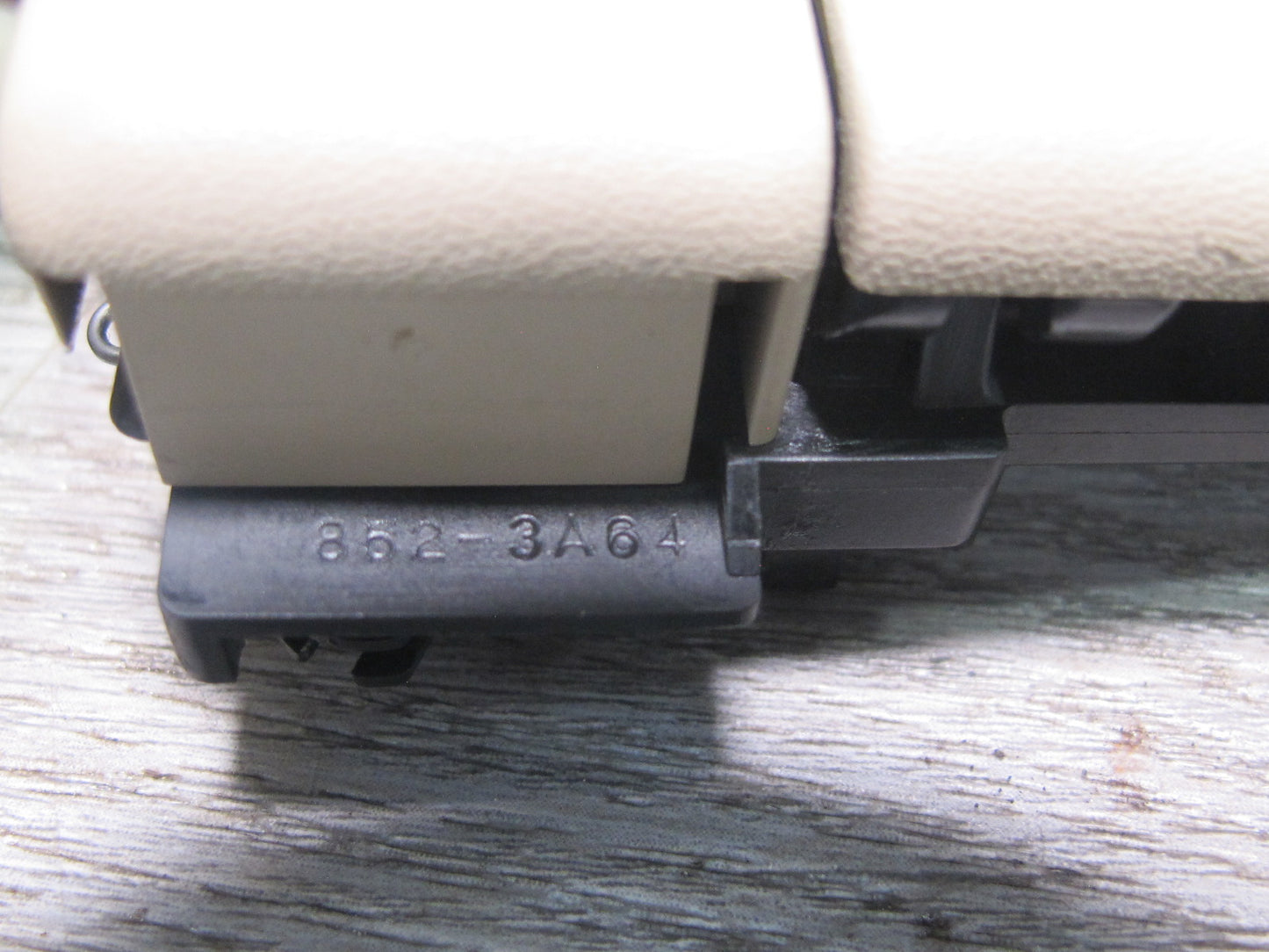 95-00 Lexus UCF20L LS400 Right Lower Glove Box Door Lock Handle Ivory OEM