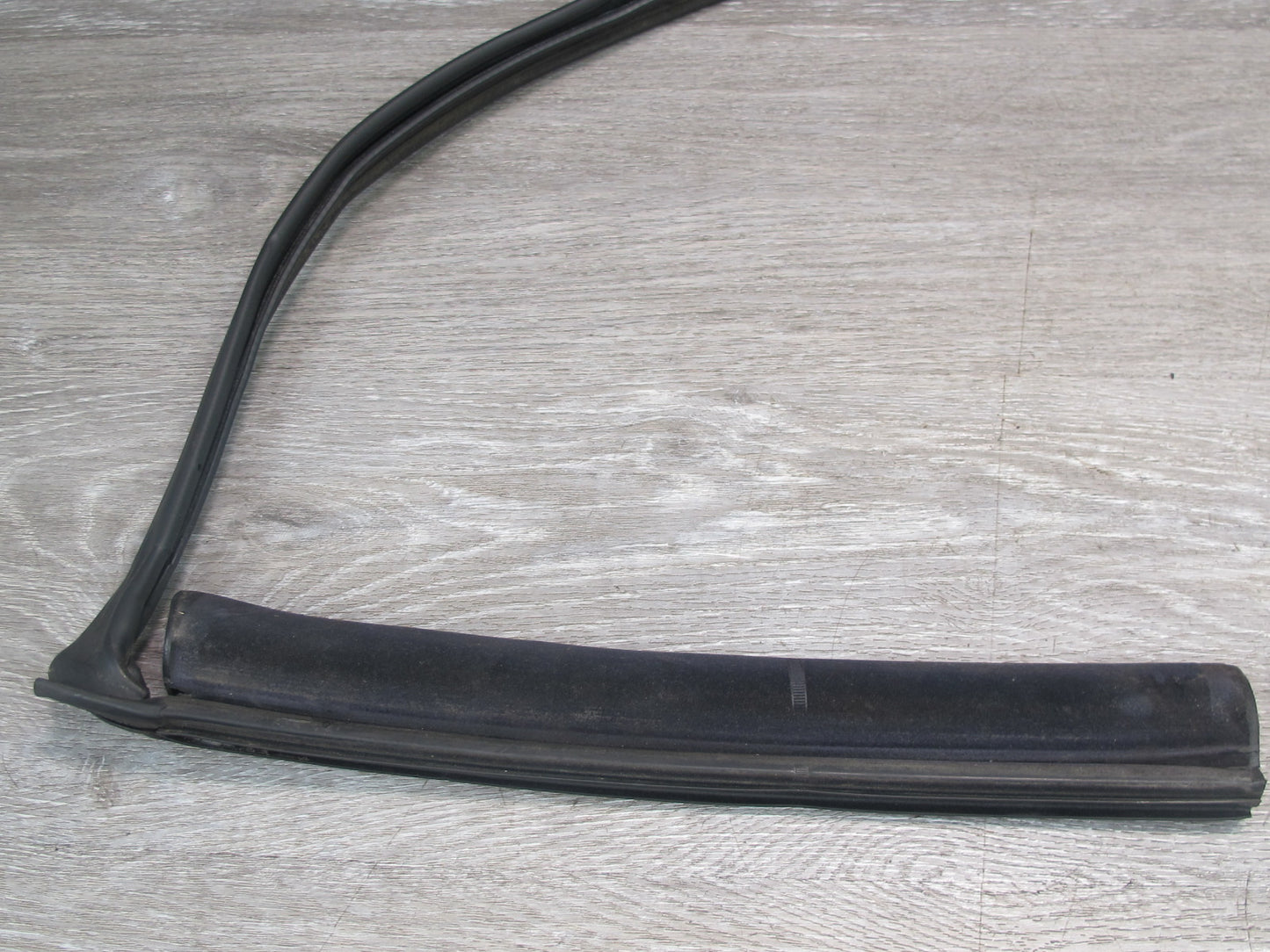 01-06 BMW E46 Convertible Windshield TOP Protection Cowl Gasket Seal OEM