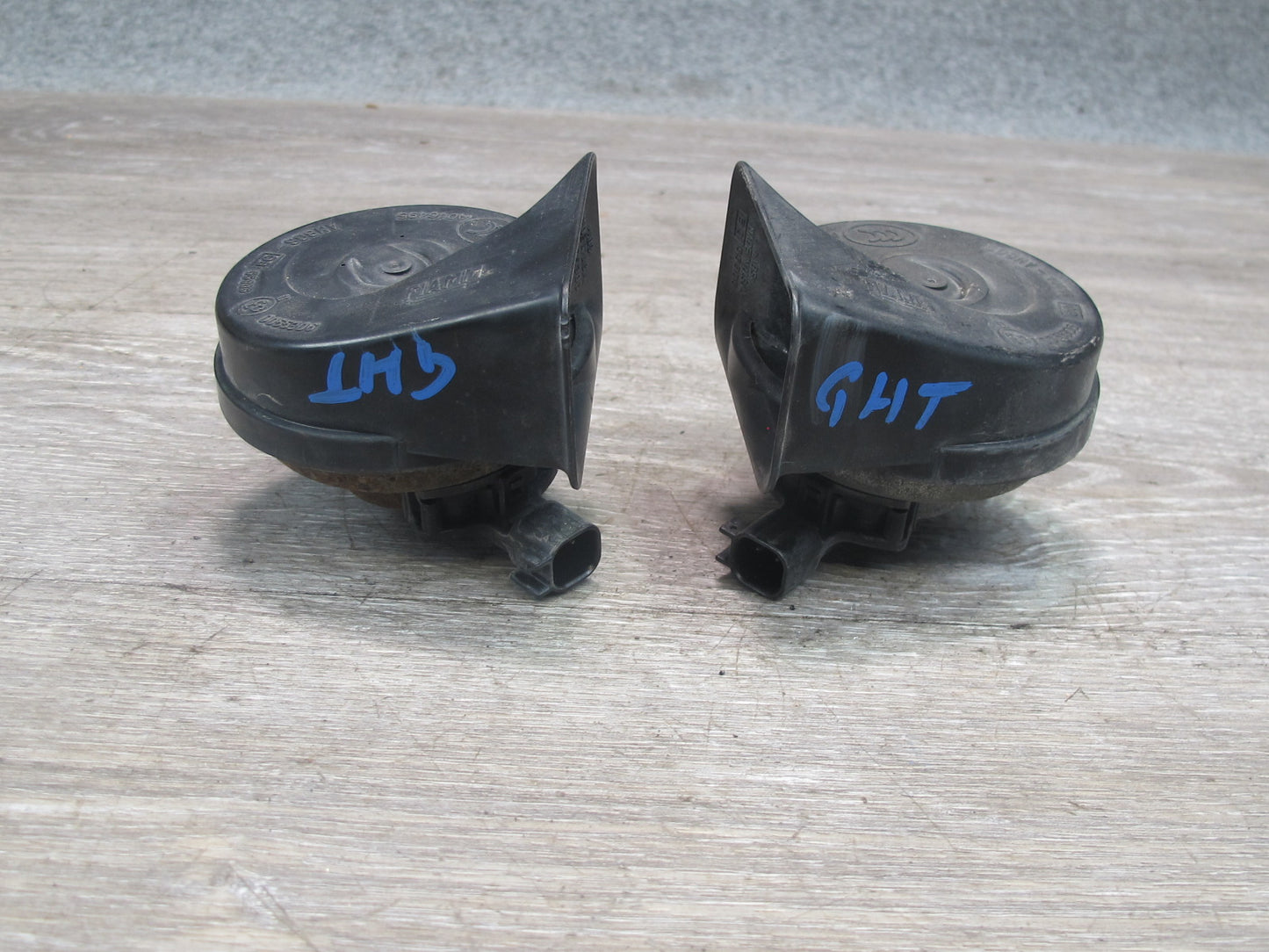 2003-2009 Hummer H2 High & Low Tone Note Pitch Horn Signal Set of 2