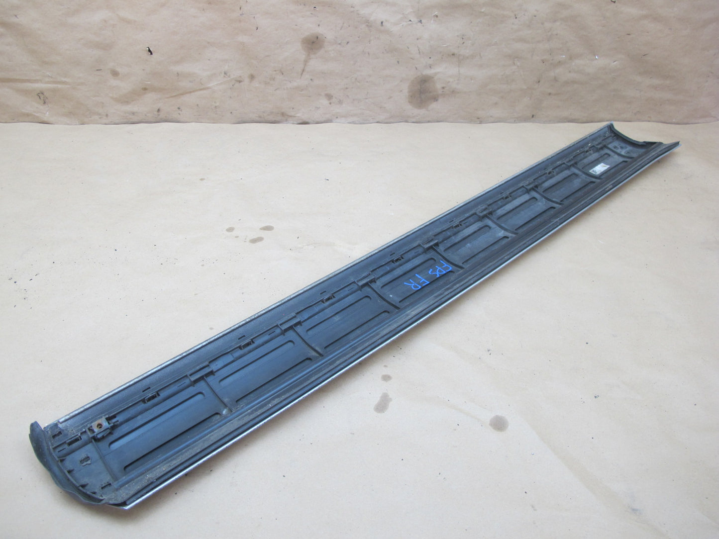 2003-2010 Porsche Cayenne 955 Front Right Door Trim Molding Cover