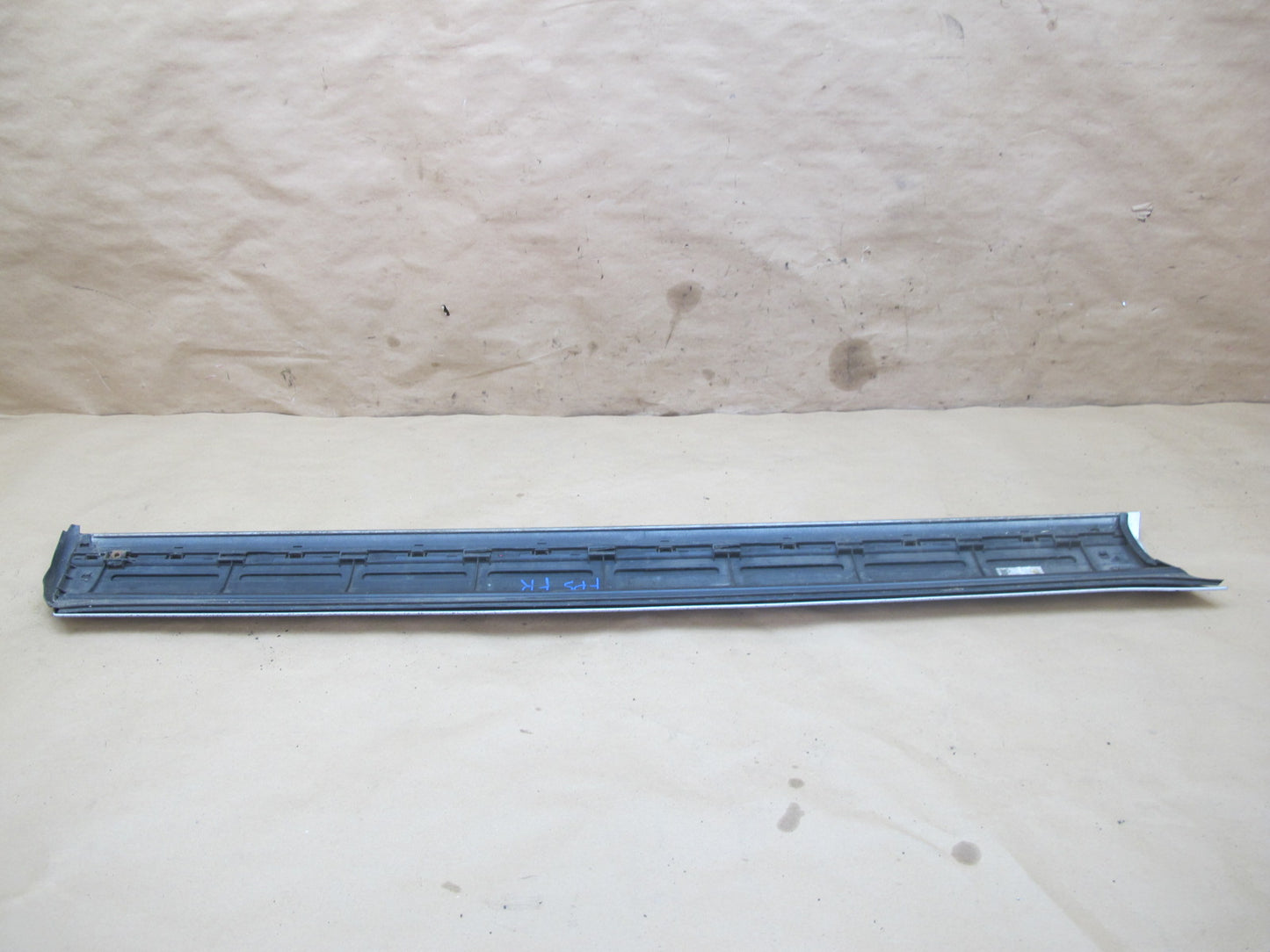 2003-2010 Porsche Cayenne 955 Front Right Door Trim Molding Cover