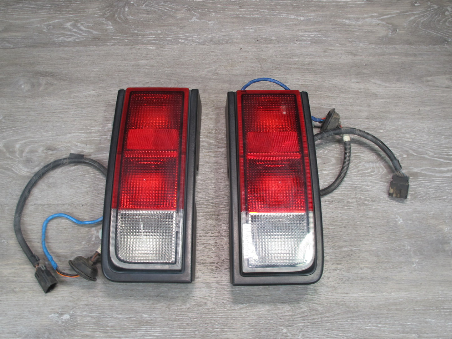 2005-2009 Hummer H2 Rear Right & Left Side Tail Light Brake Lamp Set