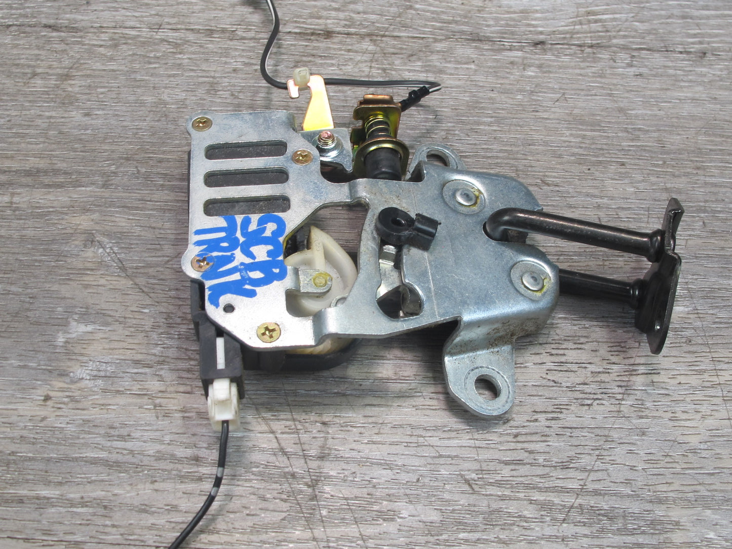 92-00 Lexus UZZ30L SC300 SC400 Rear Trunk Lid Lock Latch Actuator OEM