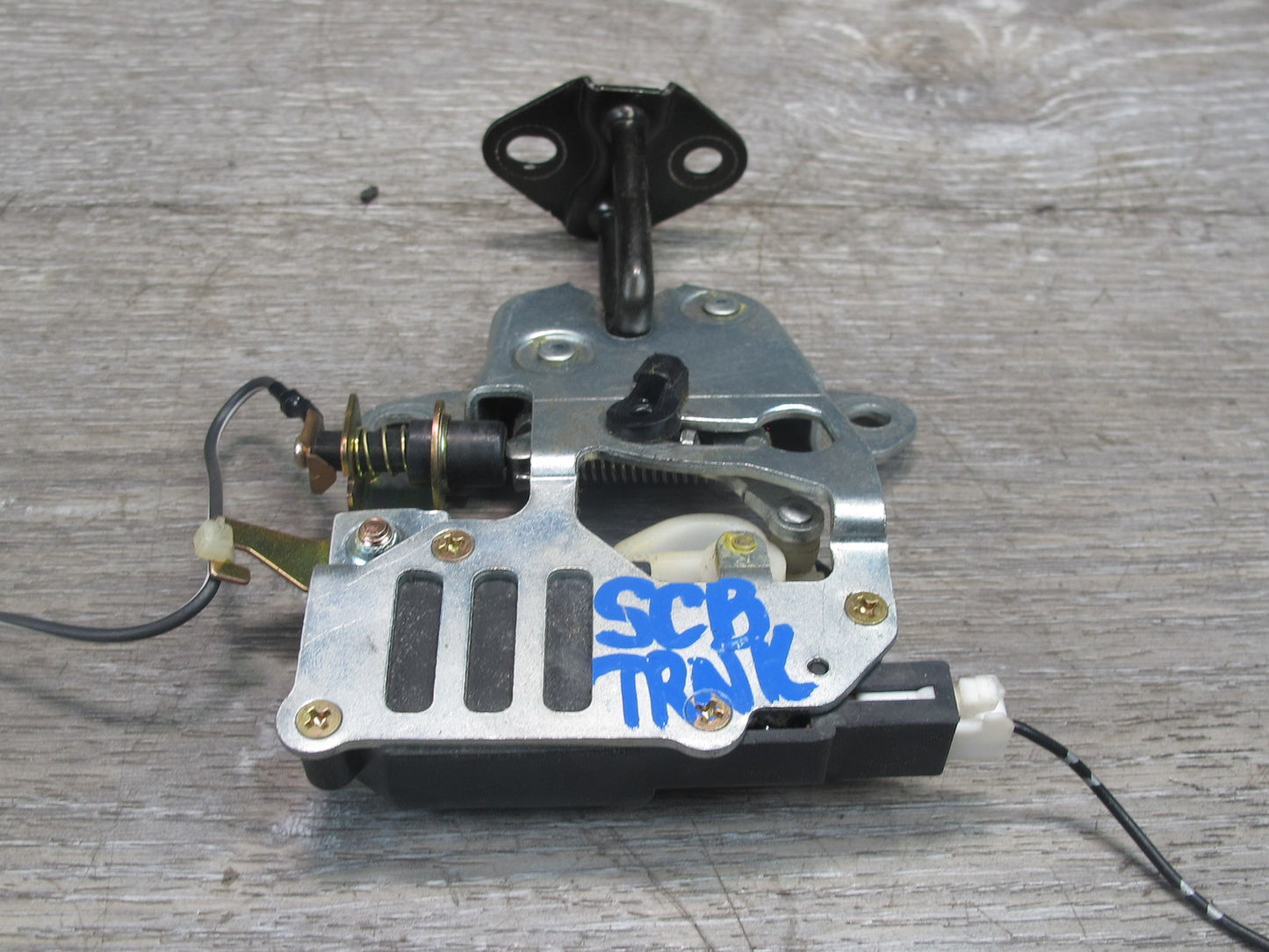 92-00 Lexus UZZ30L SC300 SC400 Rear Trunk Lid Lock Latch Actuator OEM