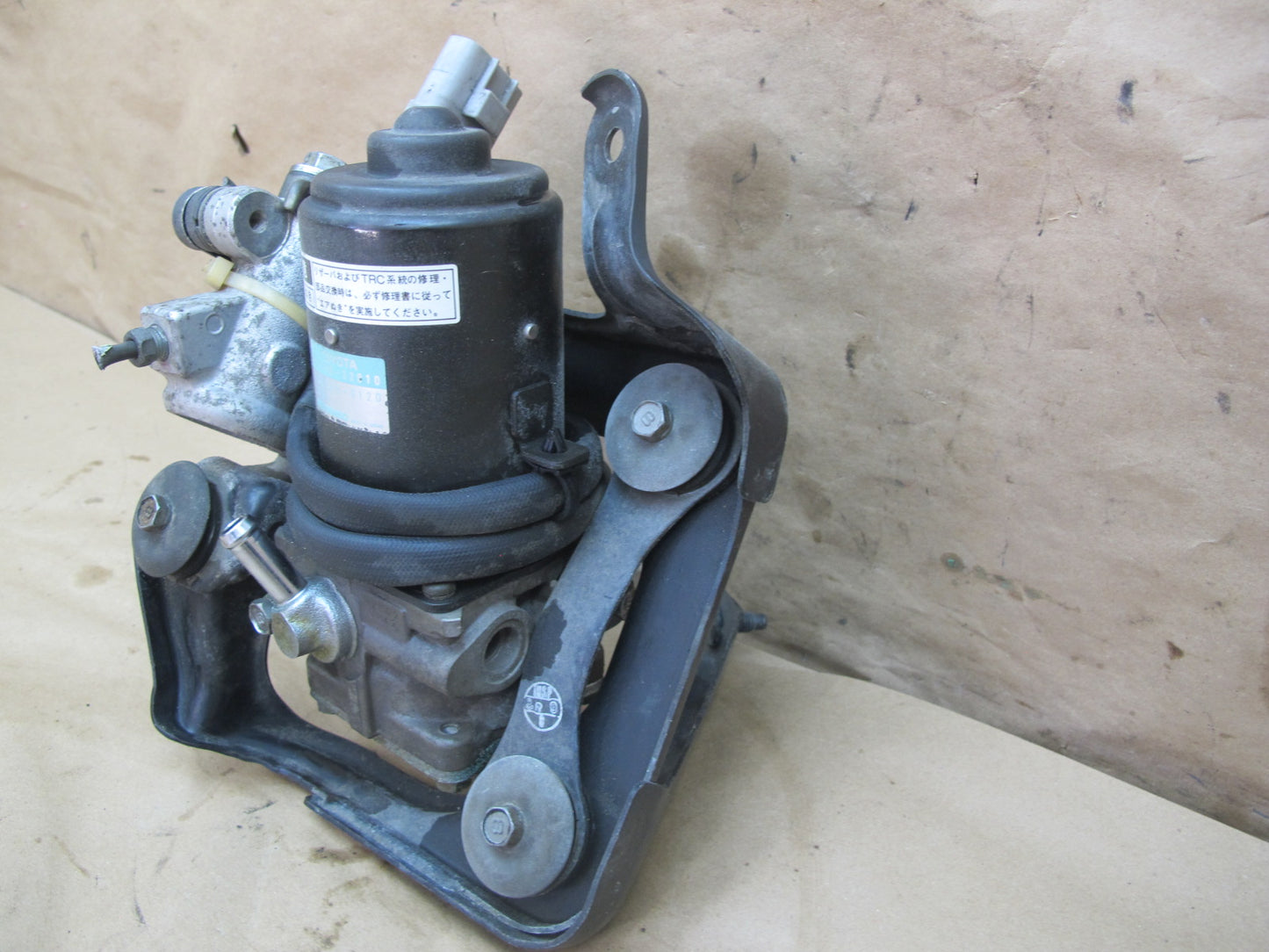 92-96 Toyota Cresta MARK2 JZX90 Brake Traction Control Pump 47980-22010 OEM