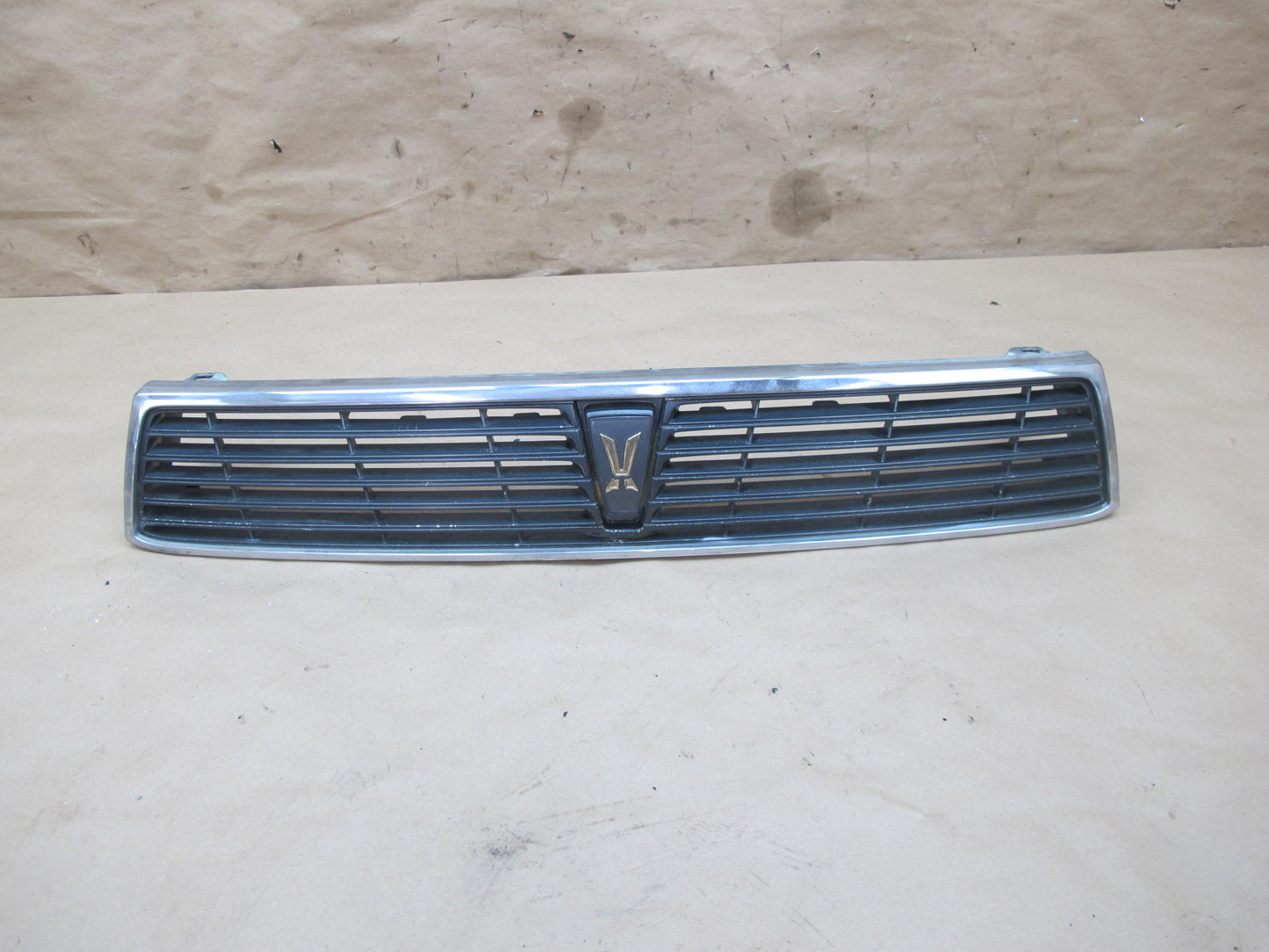 94-96 Toyota Cresta MARK2 JZX90 Front Chrome Exterior Grille w Emblem OEM