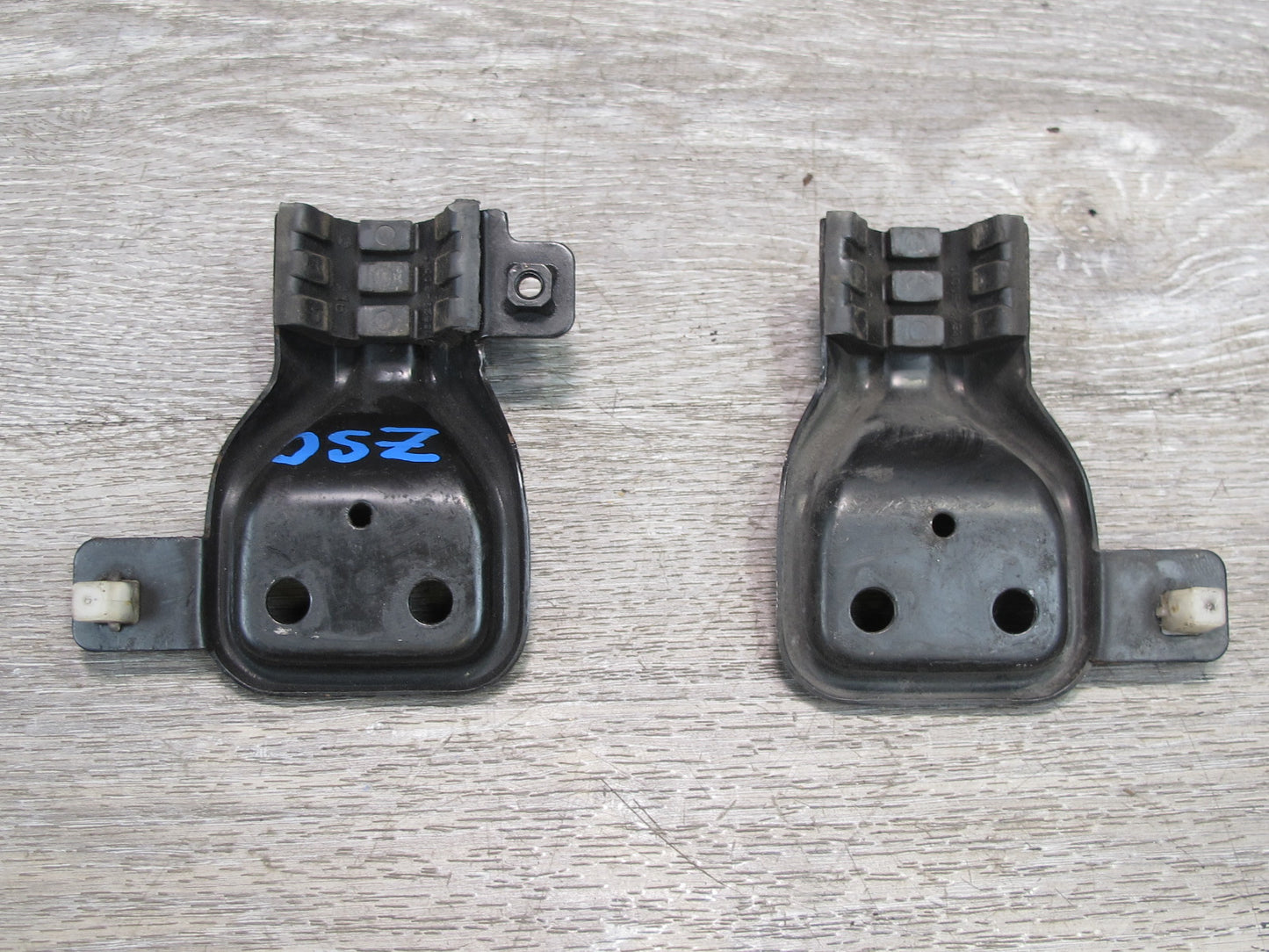 92-00 Lexus JZZ31L SC300 Set of 2 Engine Radiator Mount Bracket Support OEM