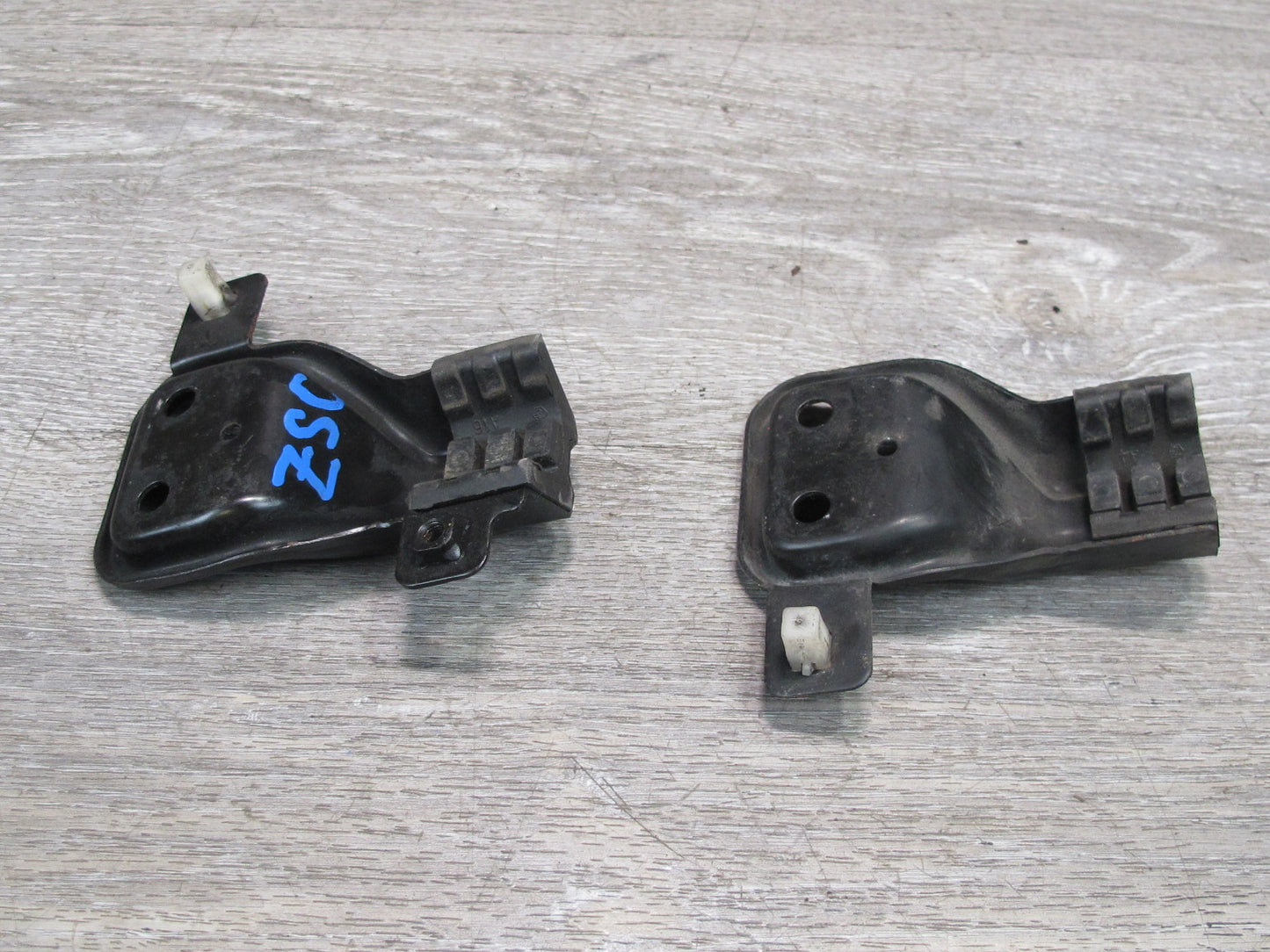 92-00 Lexus JZZ31L SC300 Set of 2 Engine Radiator Mount Bracket Support OEM