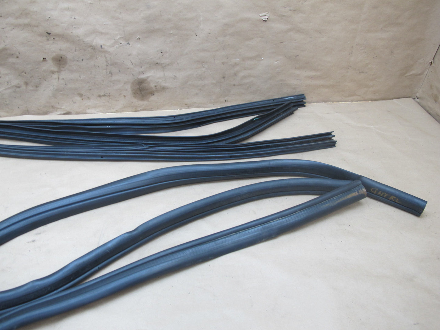 2003-2009 Hummer H2 Front & Rear Door Body Weather Strip Rubber Seal Set