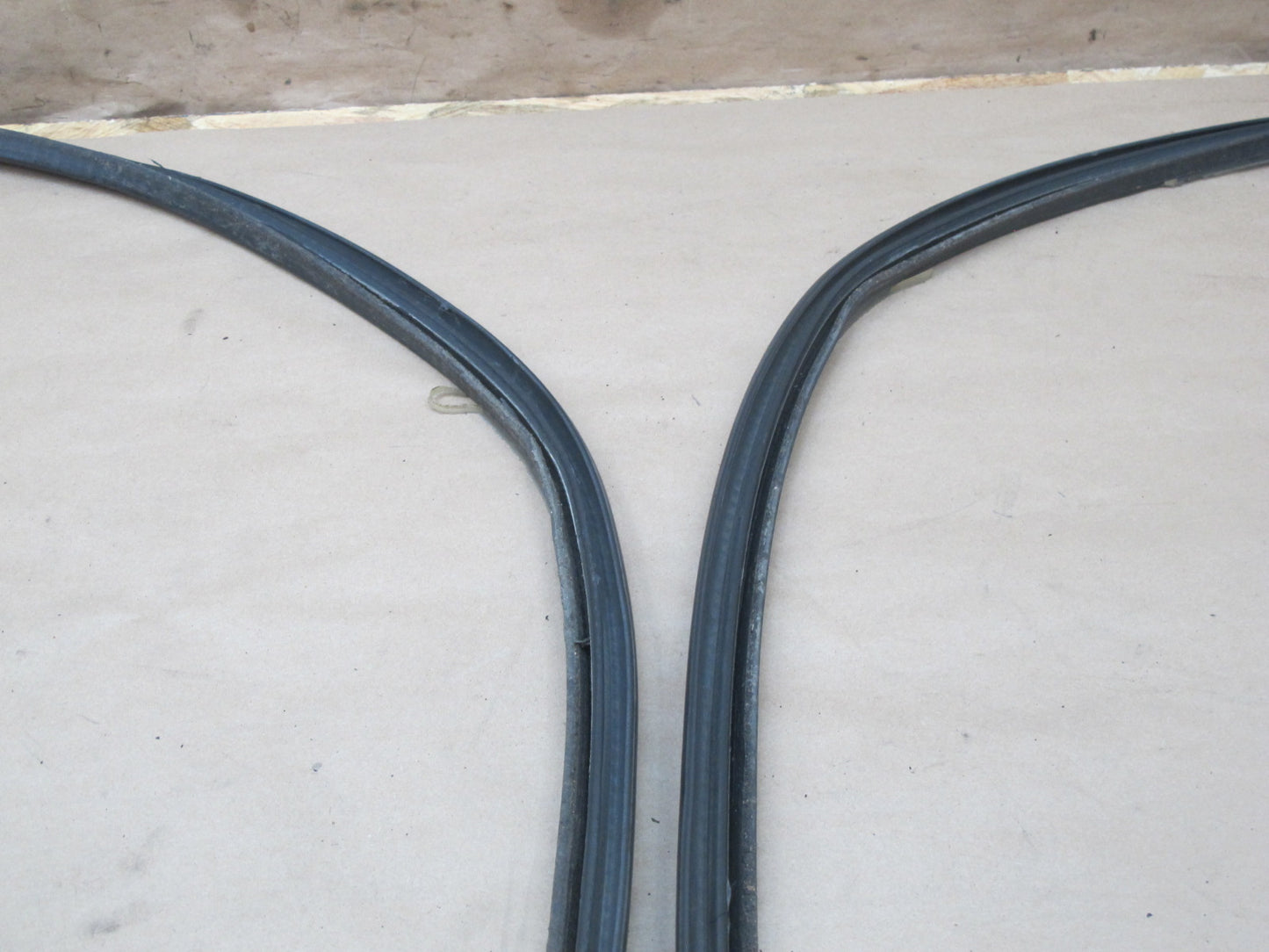 2003-2009 Hummer H2 Front & Rear Door Body Weather Strip Rubber Seal Set