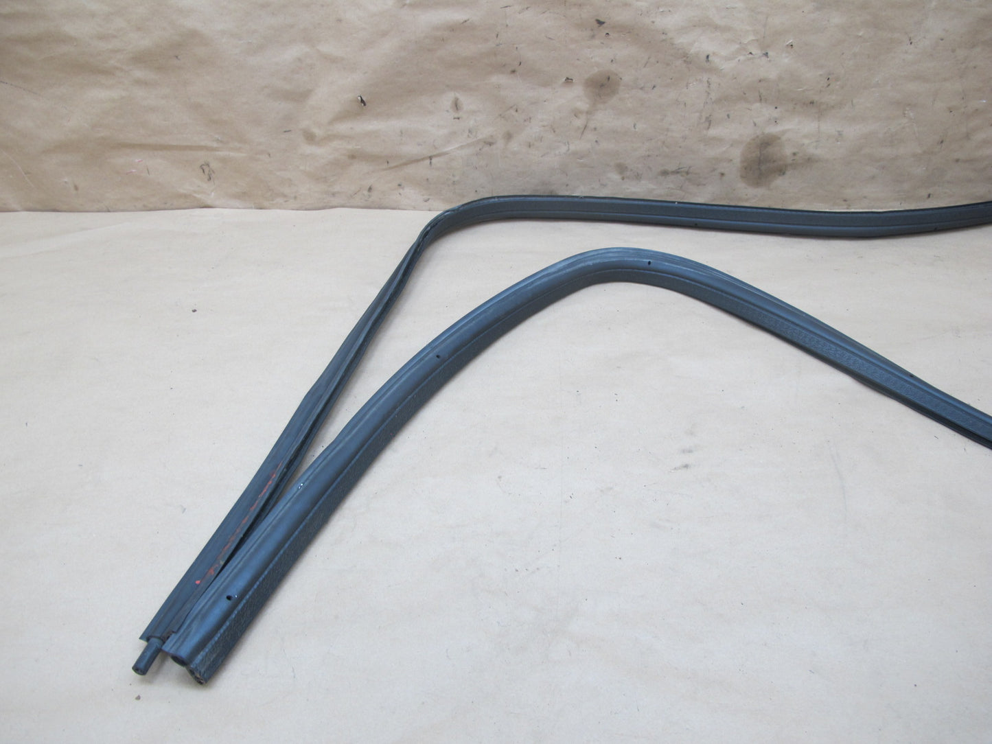 2003-2009 Hummer H2 Rear Trunk Tailgate Lift Gate Weather Strip Rubber Seal