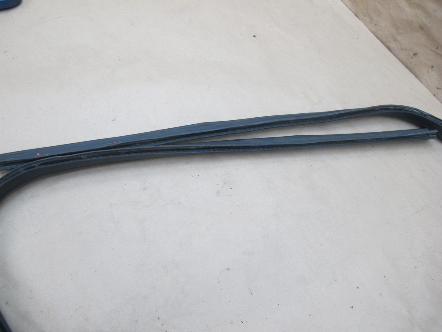 2003-2009 Hummer H2 Rear Trunk Tailgate Lift Gate Weather Strip Rubber Seal