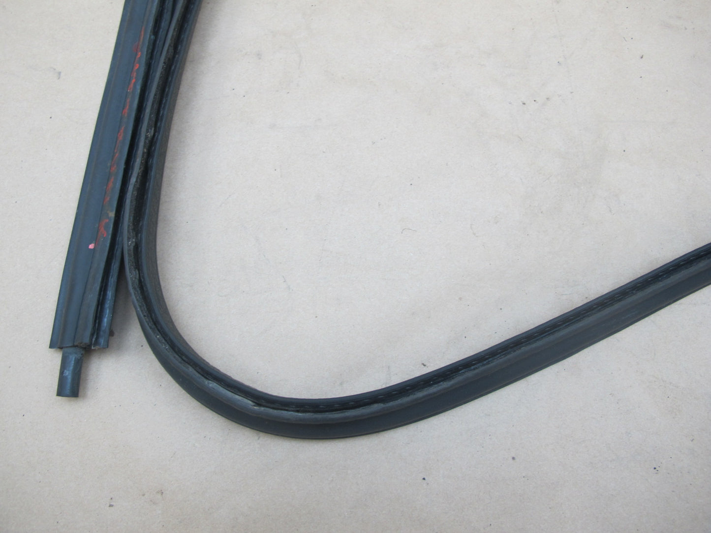 2003-2009 Hummer H2 Rear Trunk Tailgate Lift Gate Weather Strip Rubber Seal