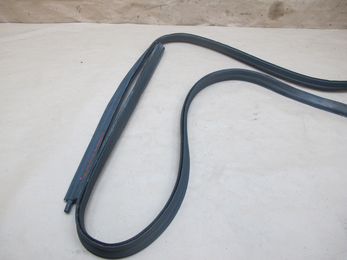 2003-2009 Hummer H2 Rear Trunk Tailgate Lift Gate Weather Strip Rubber Seal