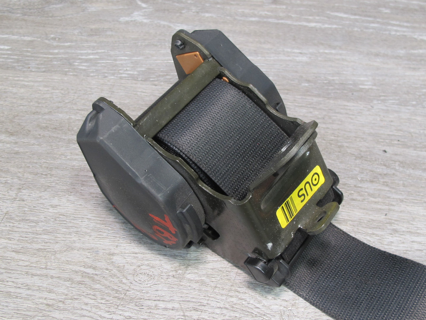 01-06 BMW E46 CONVERTIBLE REAR RIGHT & LEFT SIDE SEATBELT RETRACTOR SET OEM