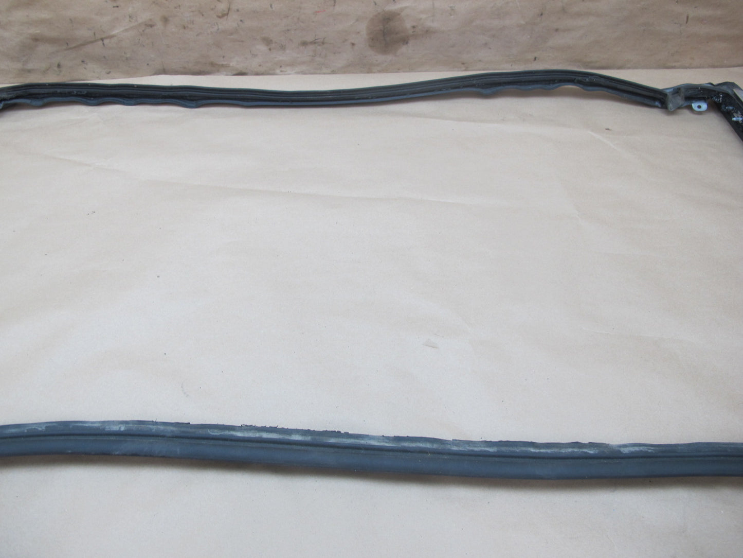 07-13 BMW E93 Convertible Rear Hard TOP Weatherstrip Rubber Seal Gasket OEM