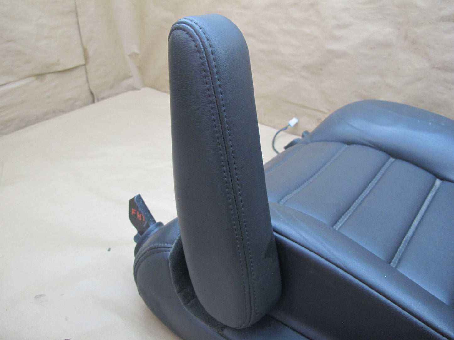 2003-2007 Hummer H2 Front Right Seat Upper Backrest Leather Cushion w Armrest