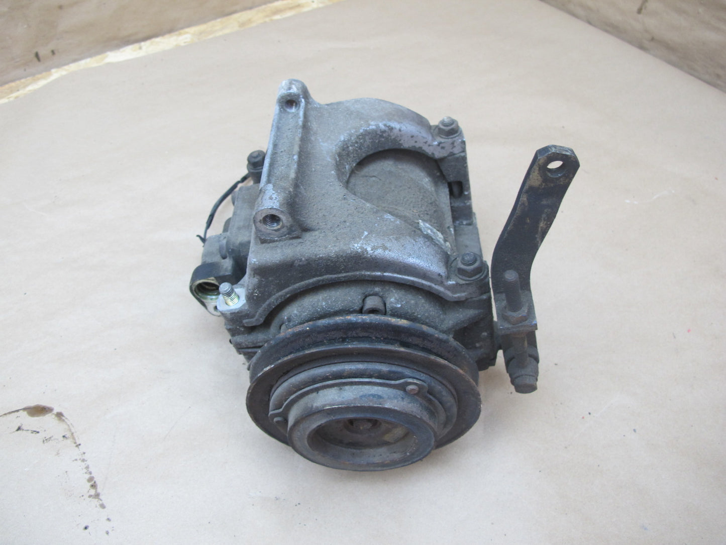 87-91 Porsche 928 S4 5.0L Engine A/C Air Conditioning Compressor Pump