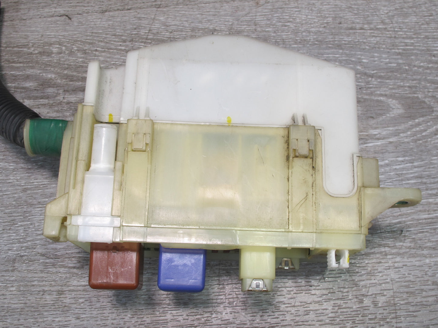 00-05 Toyota MR2 Spyder ZZW30L Engine Bay Main Fuse Relay Box Module OEM