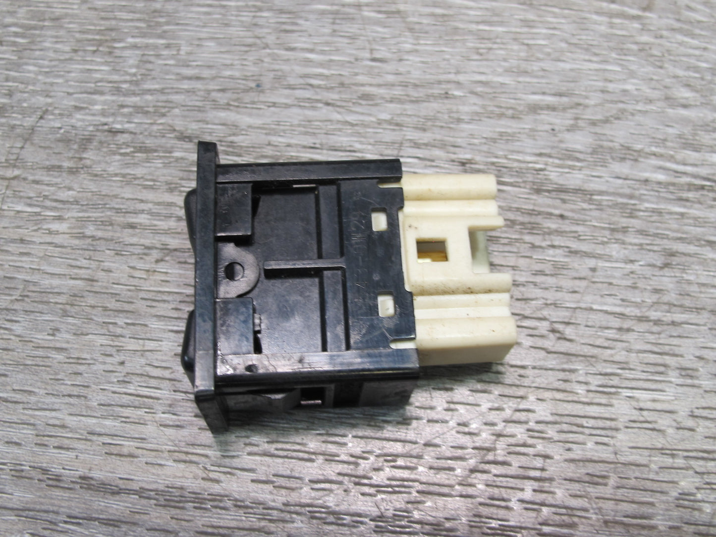 00-05 Toyota MR2 Spyder Central Door Lock Unlock Switch OEM