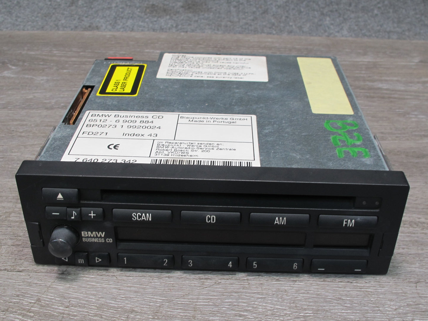 99-02 BMW E36/7 Z3 Stereo Radio AM FM Business CD Player 6909884 OEM