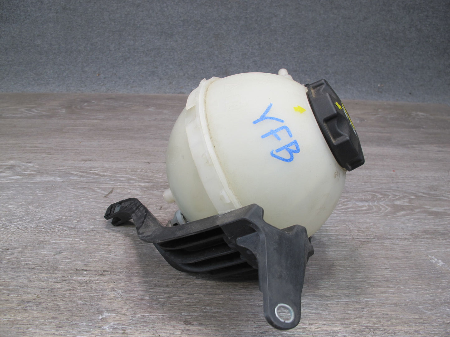 12-16 BMW F10 528i 528iX 2.0L N20 Engine Coolant Expansion Tank Reservoir OEM