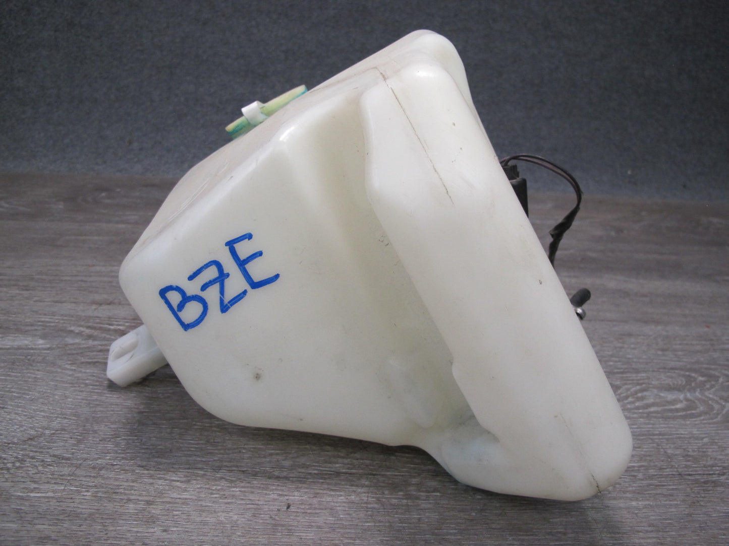 99-02 BMW E36/7 Z3 Windshied Washer Fluid Reservoir Tank & Pump OEM