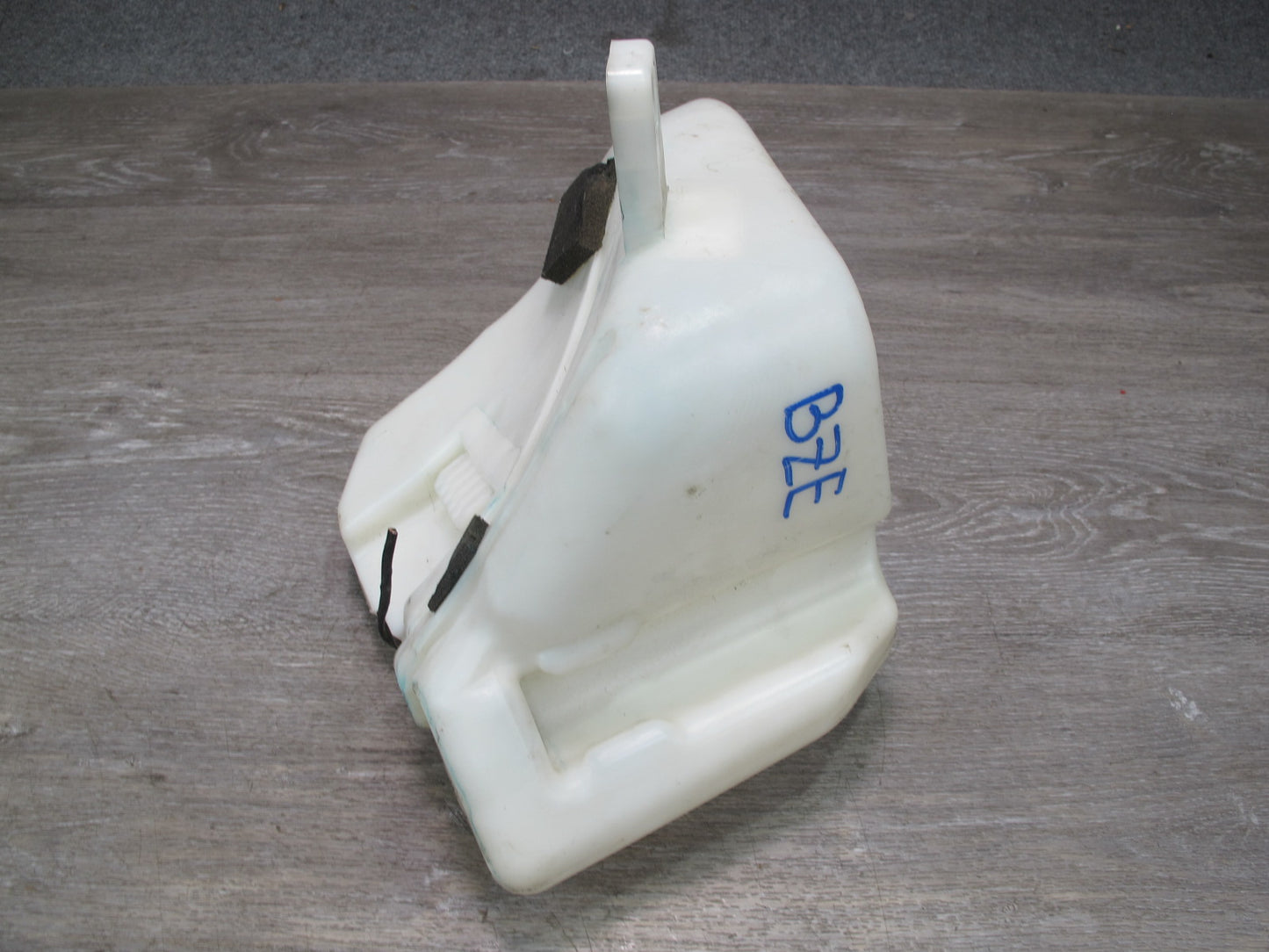 99-02 BMW E36/7 Z3 Windshied Washer Fluid Reservoir Tank & Pump OEM