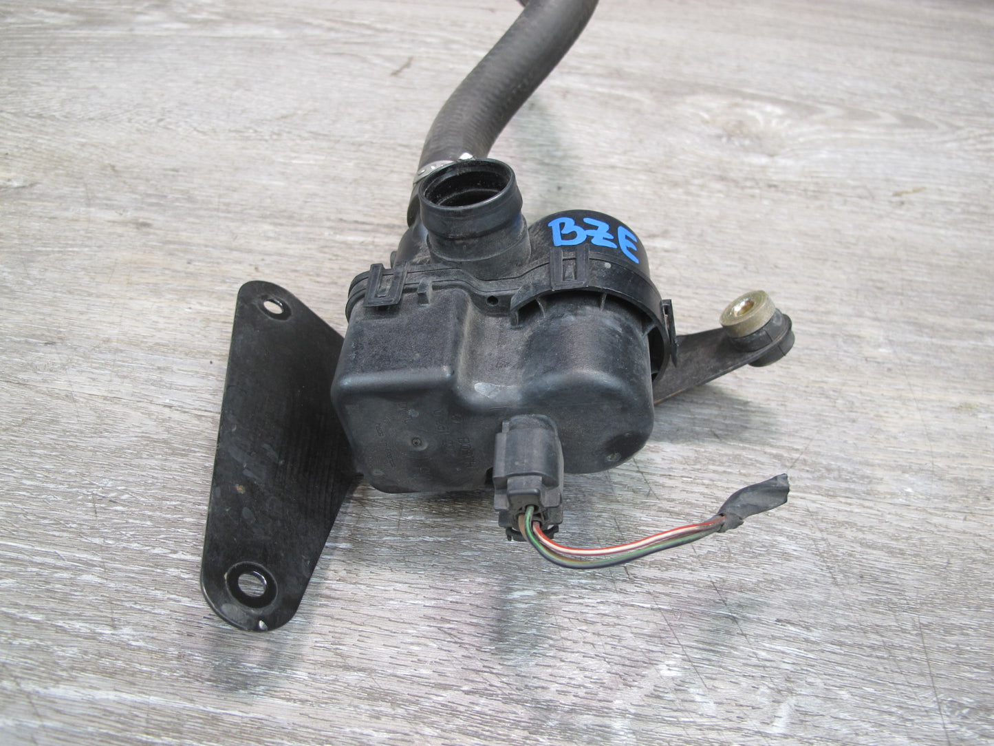 01-02 BMW E36/7 Z3 2.5L 3.0L M54 Leak Diagnosis Pump  6756440 OEM