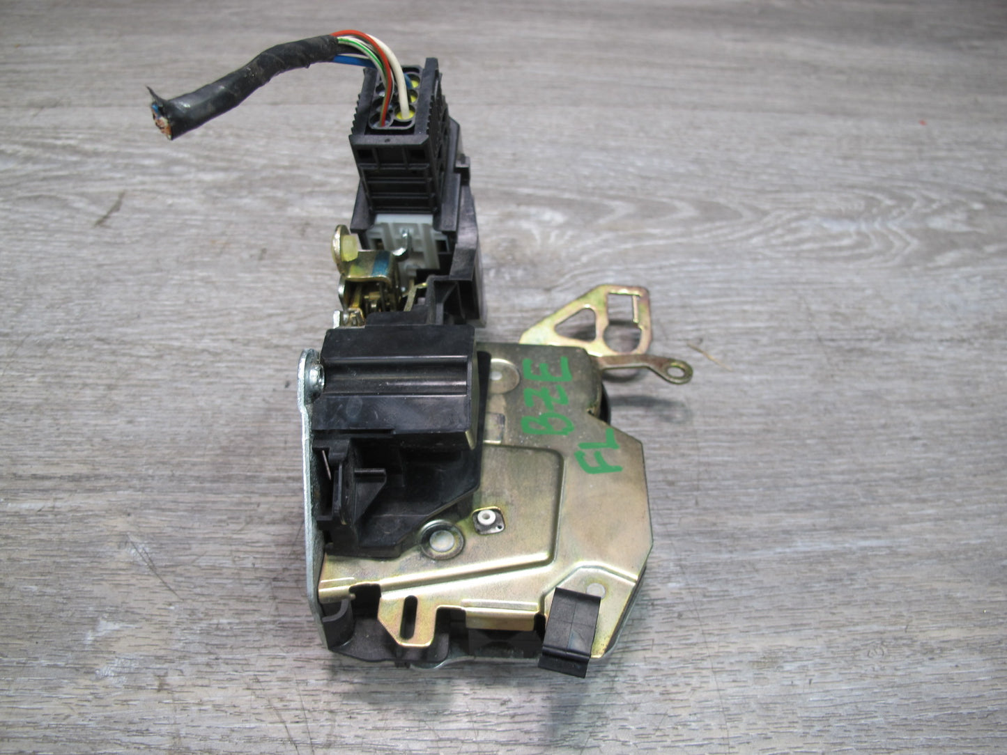 96-02 BMW E36/7 Z3 Left Driver Door Lock Latch Actuator 8397731 OEM