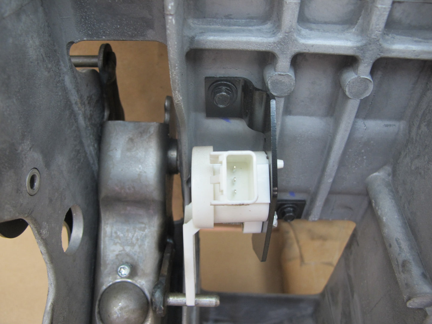 11-12 Fisker Karma Brake Pedal w Sensor & Mount Bracket Assembly OEM