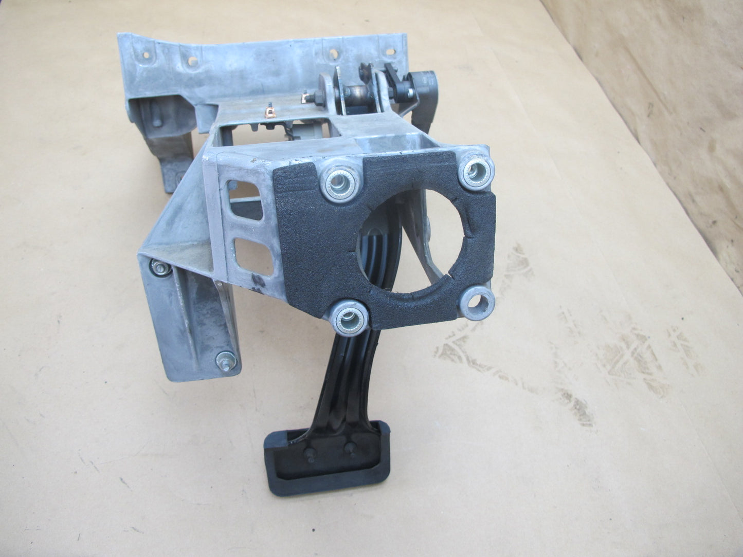 11-12 Fisker Karma Brake Pedal w Sensor & Mount Bracket Assembly OEM