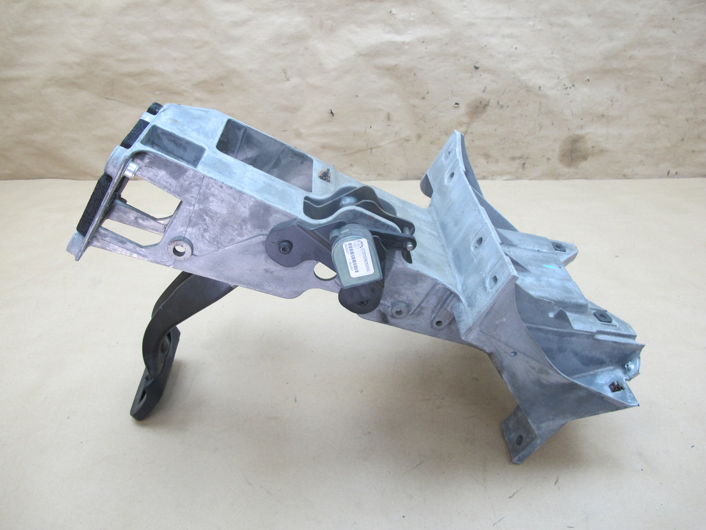 11-12 Fisker Karma Brake Pedal w Sensor & Mount Bracket Assembly OEM