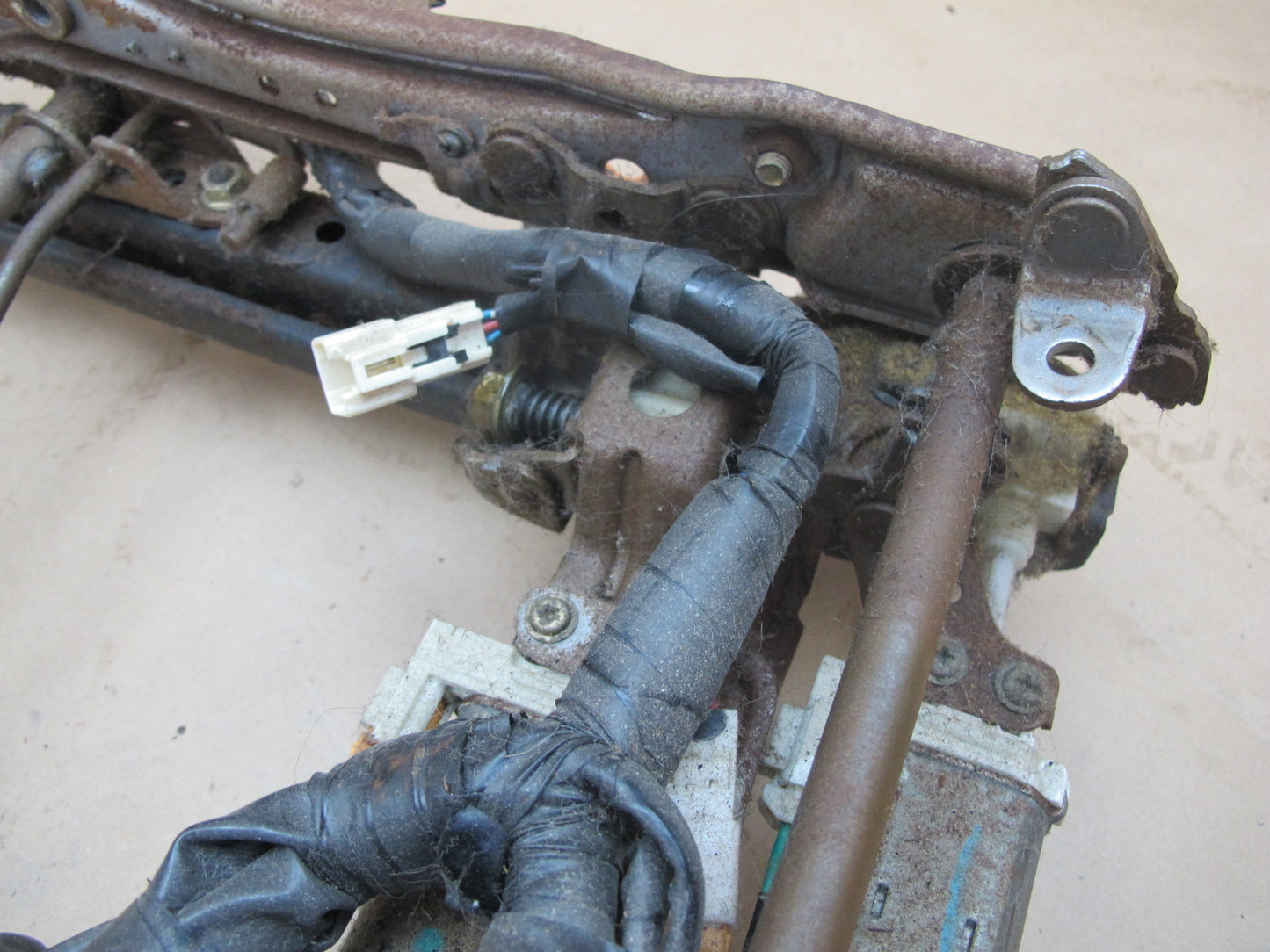 1998-2002 Lexus LX470 Front Left Driver Side Lower Seat Track Frame W/ Motor
