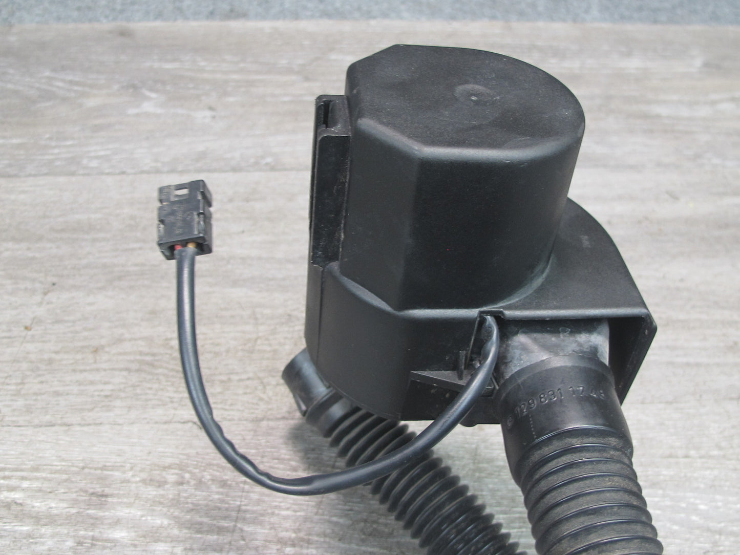 96-02 Mercedes R129 Sl-class Engine ECU Computer Blower Motor Fan w Hose OEM