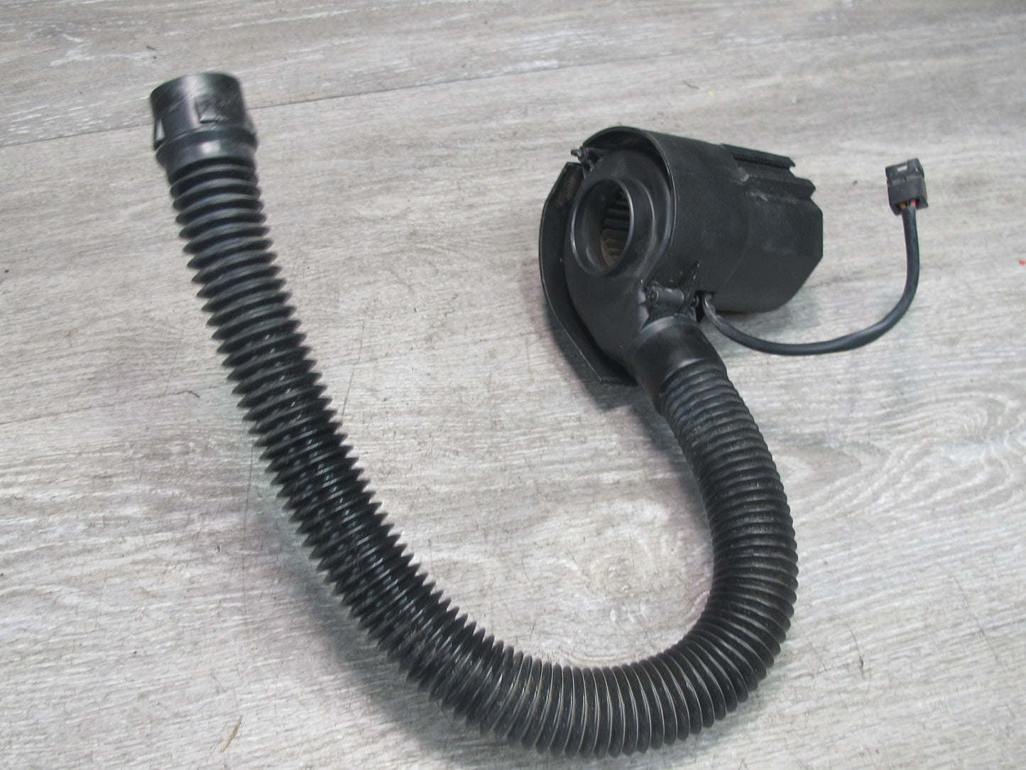 96-02 Mercedes R129 Sl-class Engine ECU Computer Blower Motor Fan w Hose OEM