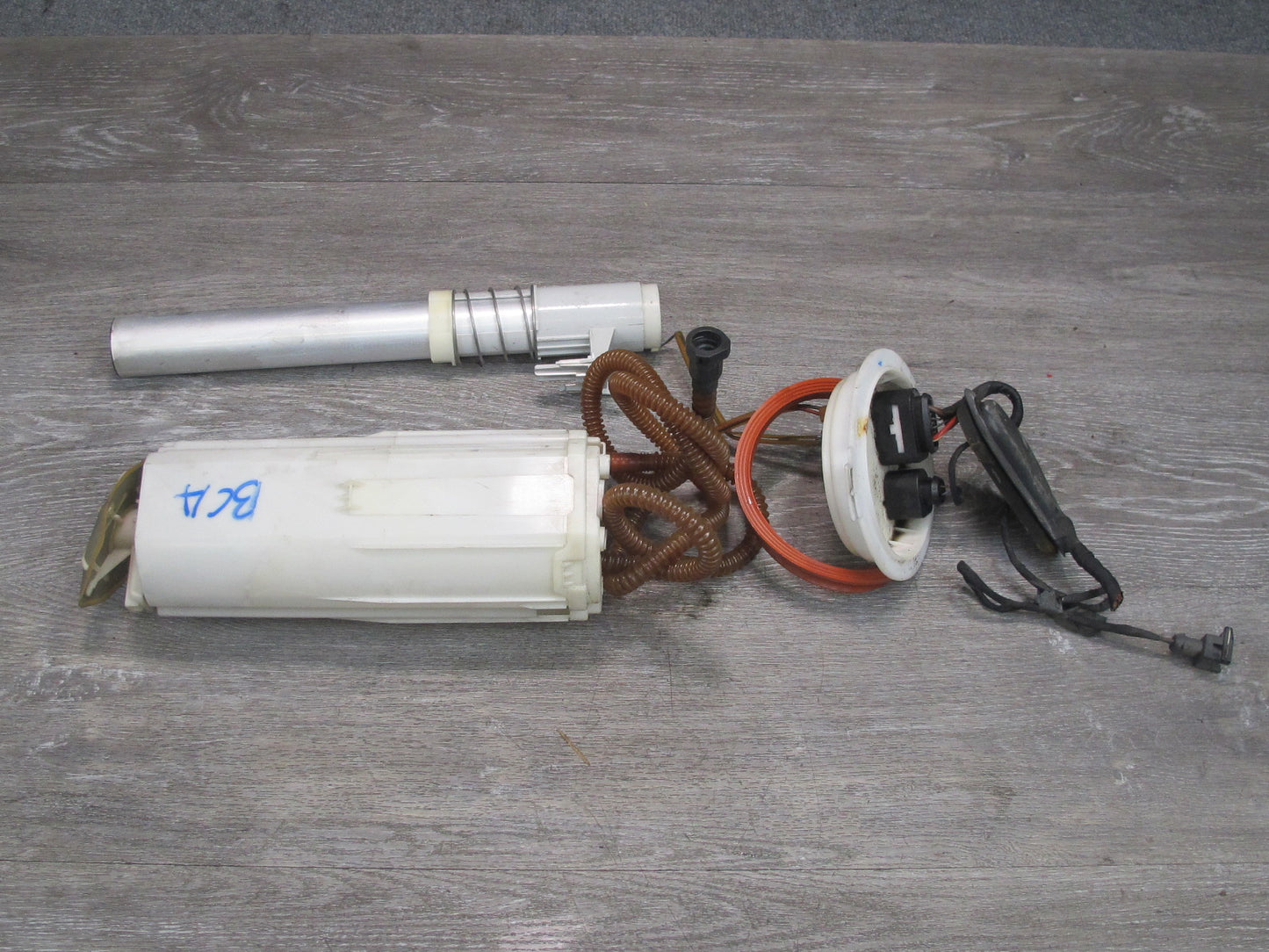 03-10 Bentley Continental Flying Spur 6.0L Engine Left Right Fuel Pump Assembly