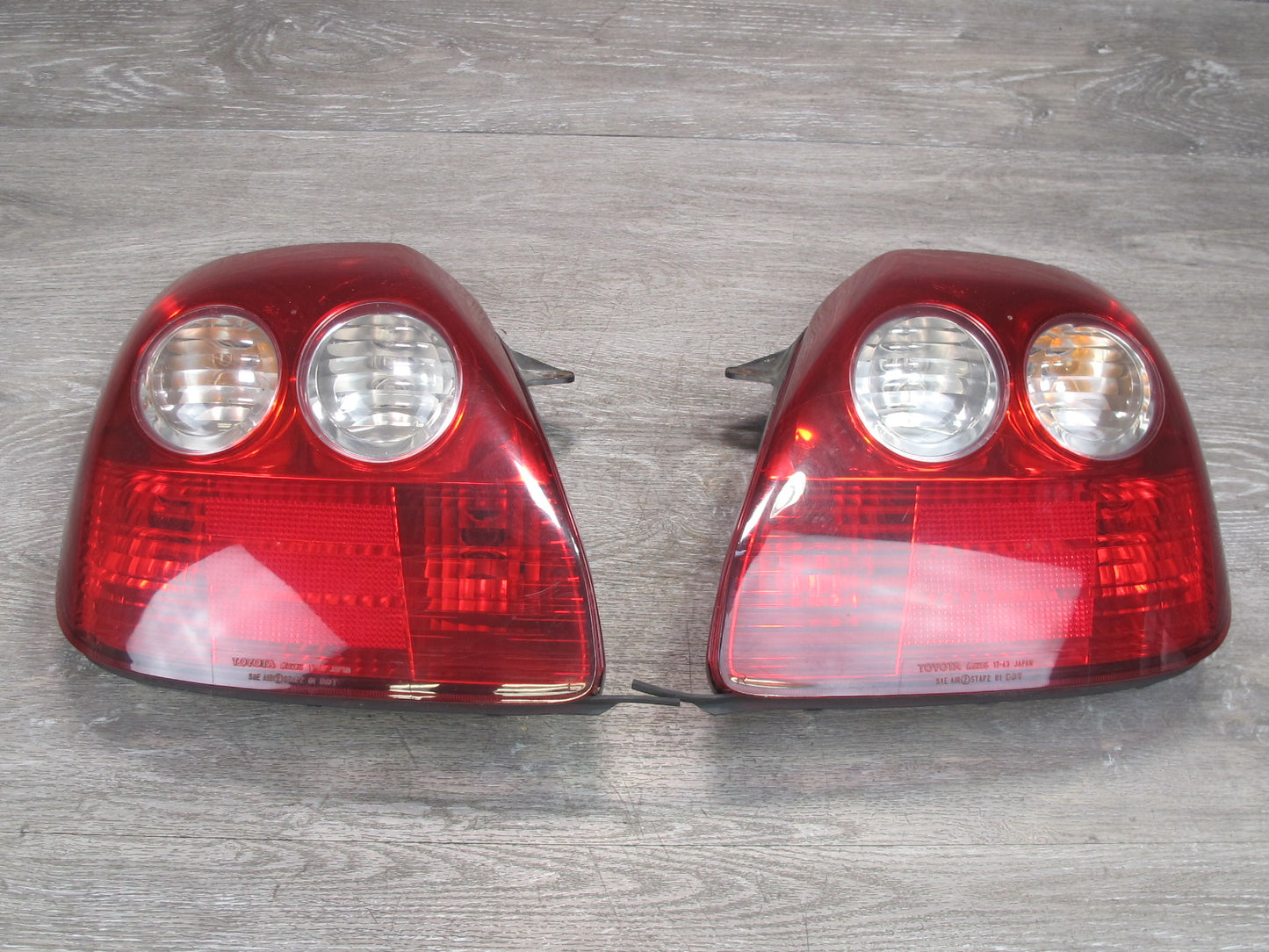 03-05 Toyota MR2 Spyder Set of 2 Rear Left & Right Tail Light Lamp OEM