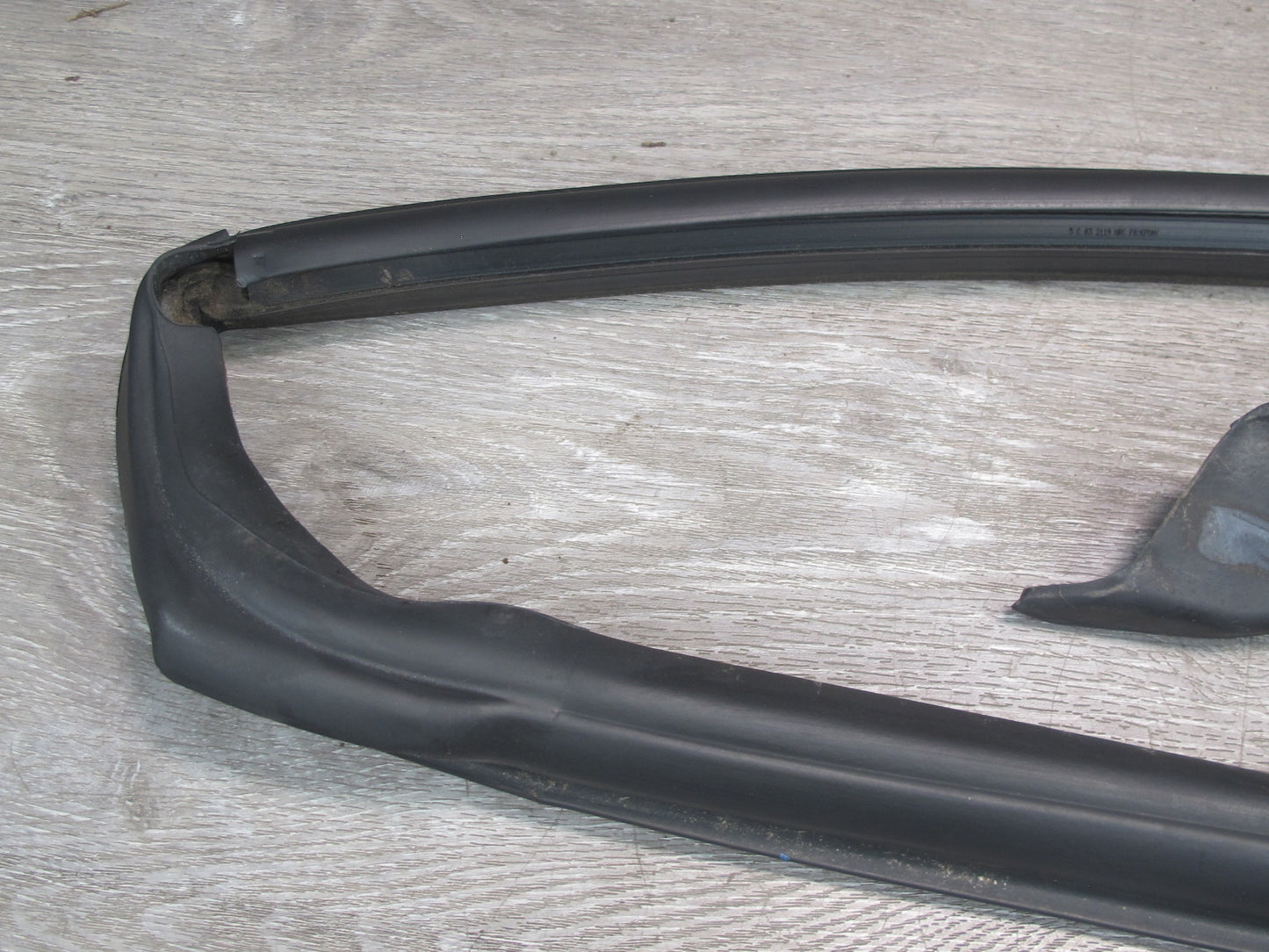 00-05 Toyota MR2 Spyder Front Windshield Weatherstrip Rubber Seal OEM