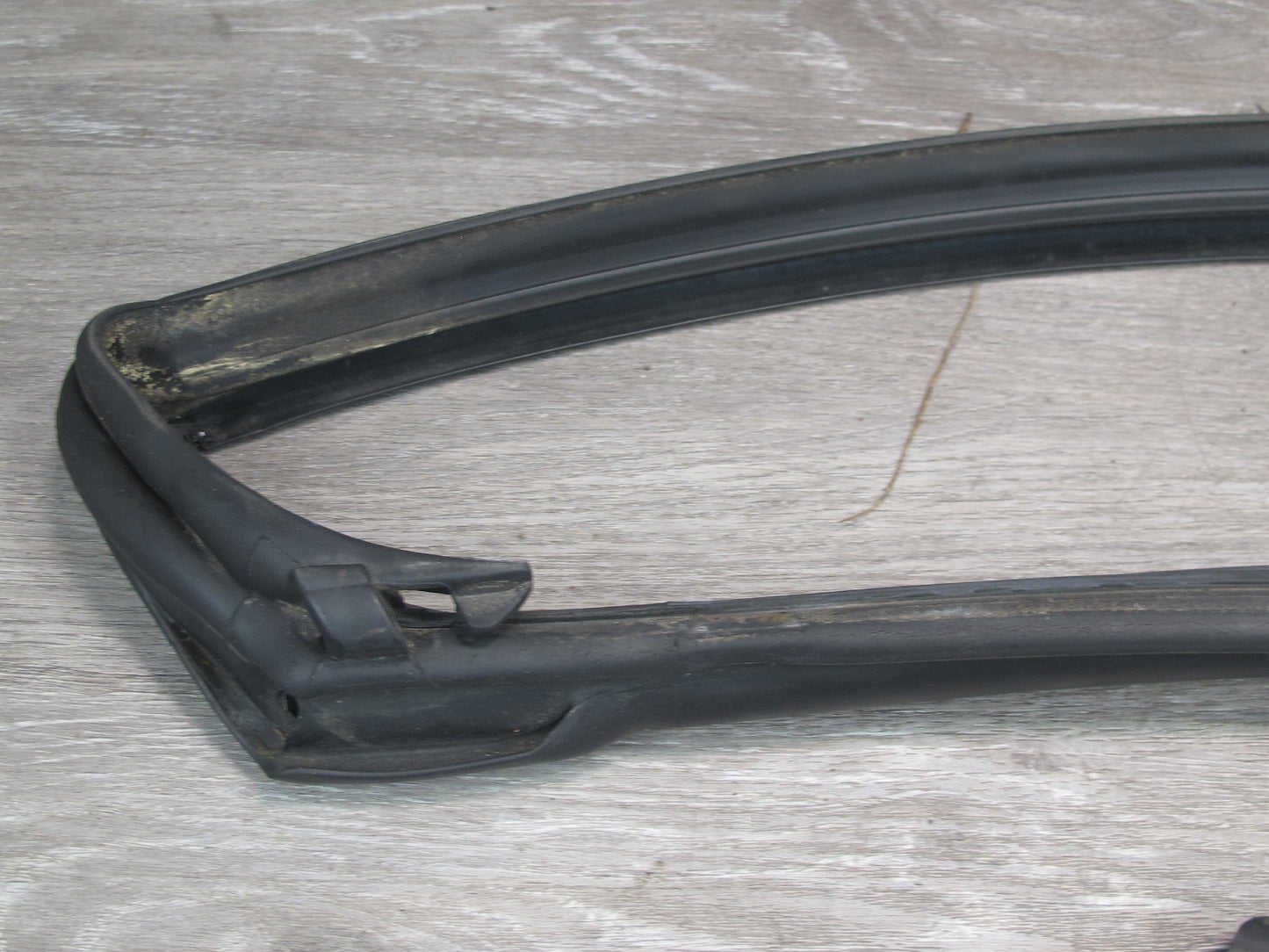 00-05 Toyota MR2 Spyder Front Windshield Weatherstrip Rubber Seal OEM