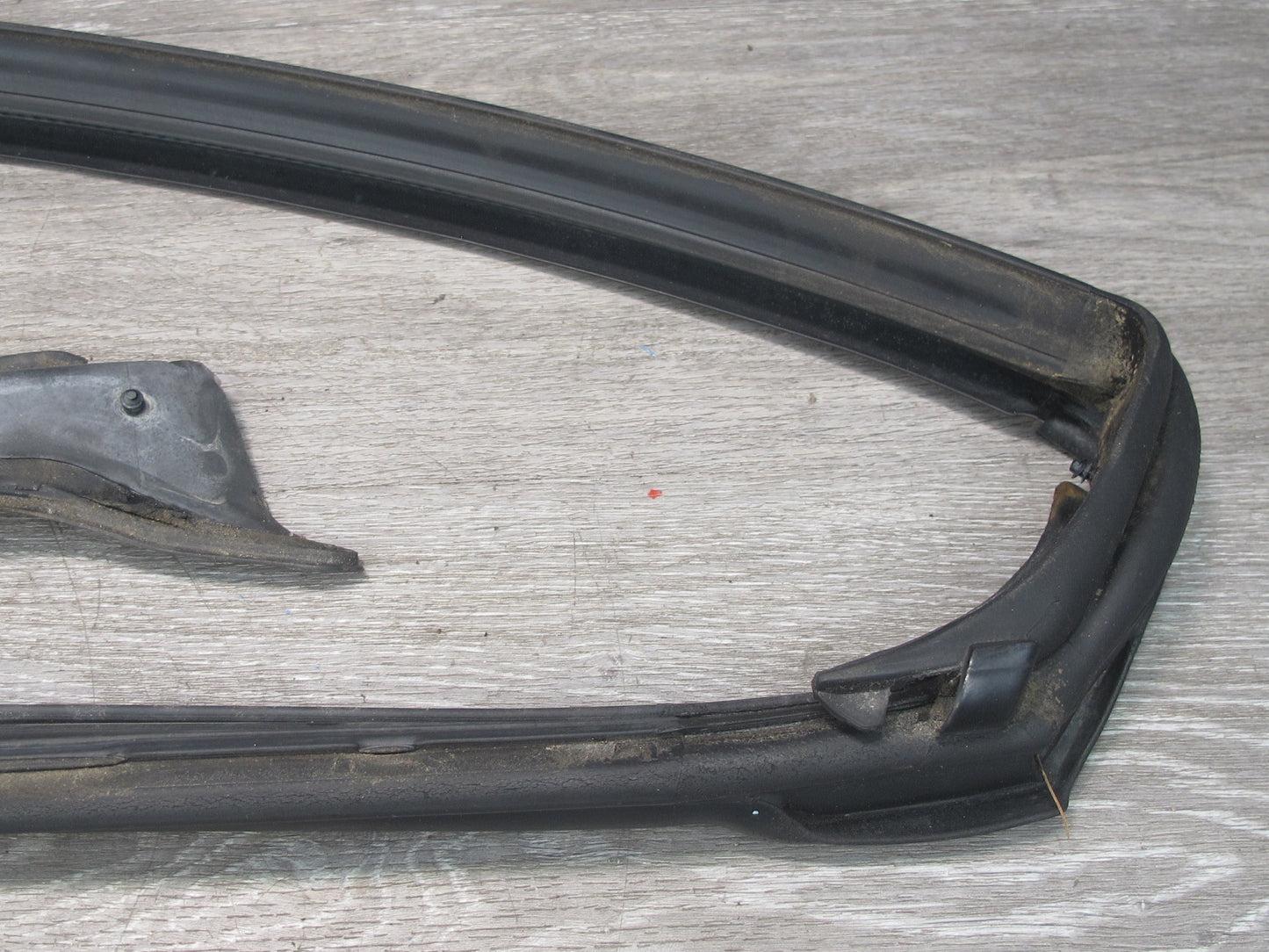 00-05 Toyota MR2 Spyder Front Windshield Weatherstrip Rubber Seal OEM