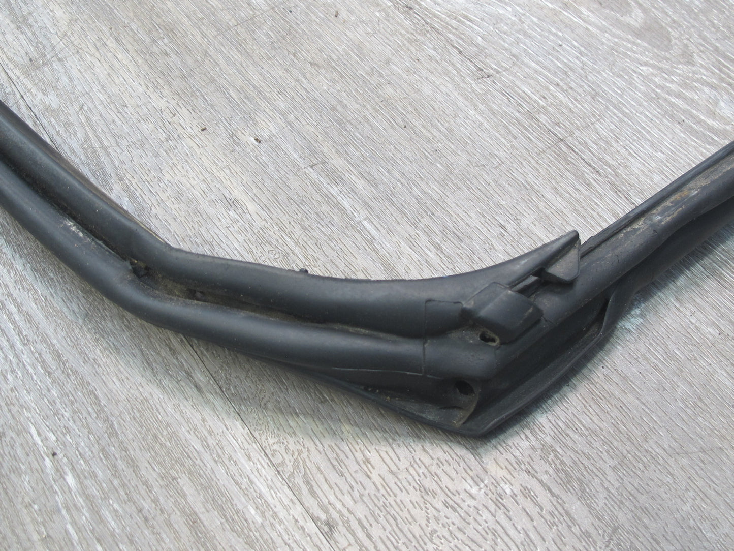 00-05 Toyota MR2 Spyder Front Windshield Weatherstrip Rubber Seal OEM