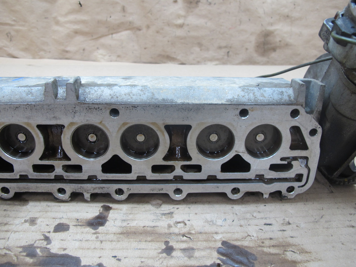 1983-1984 Porsche 928 S 4.7L V8 Engine Motor Left Cylinder Head W/ Timing Gear