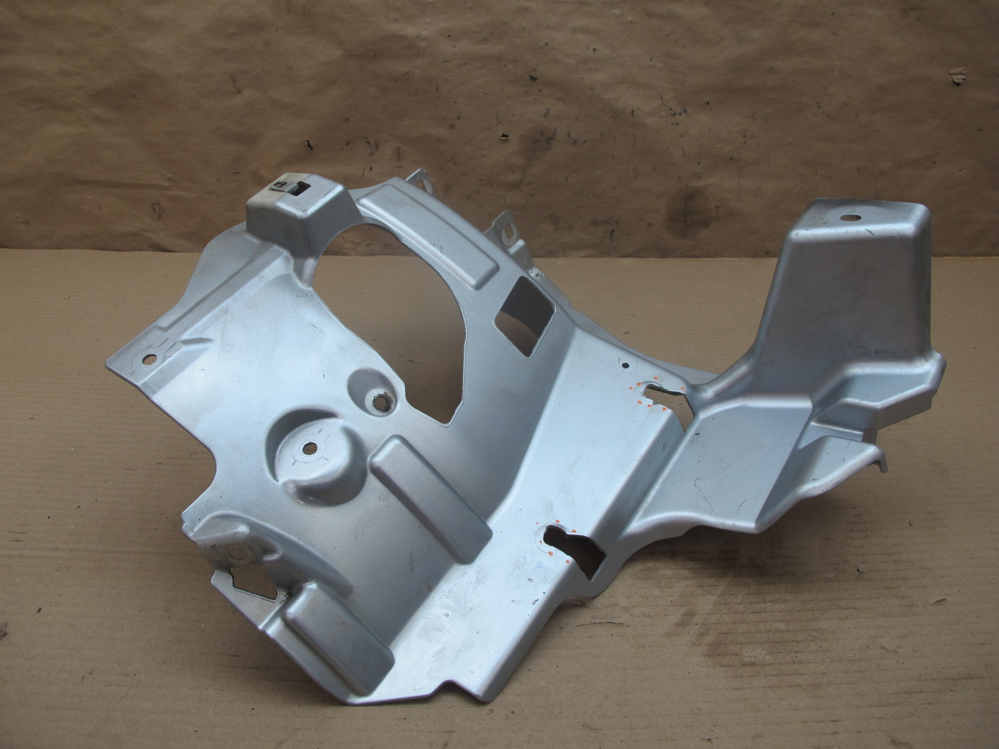 11-12 Fisker Karma Front Right Fender Inner Mount Bracket OEM