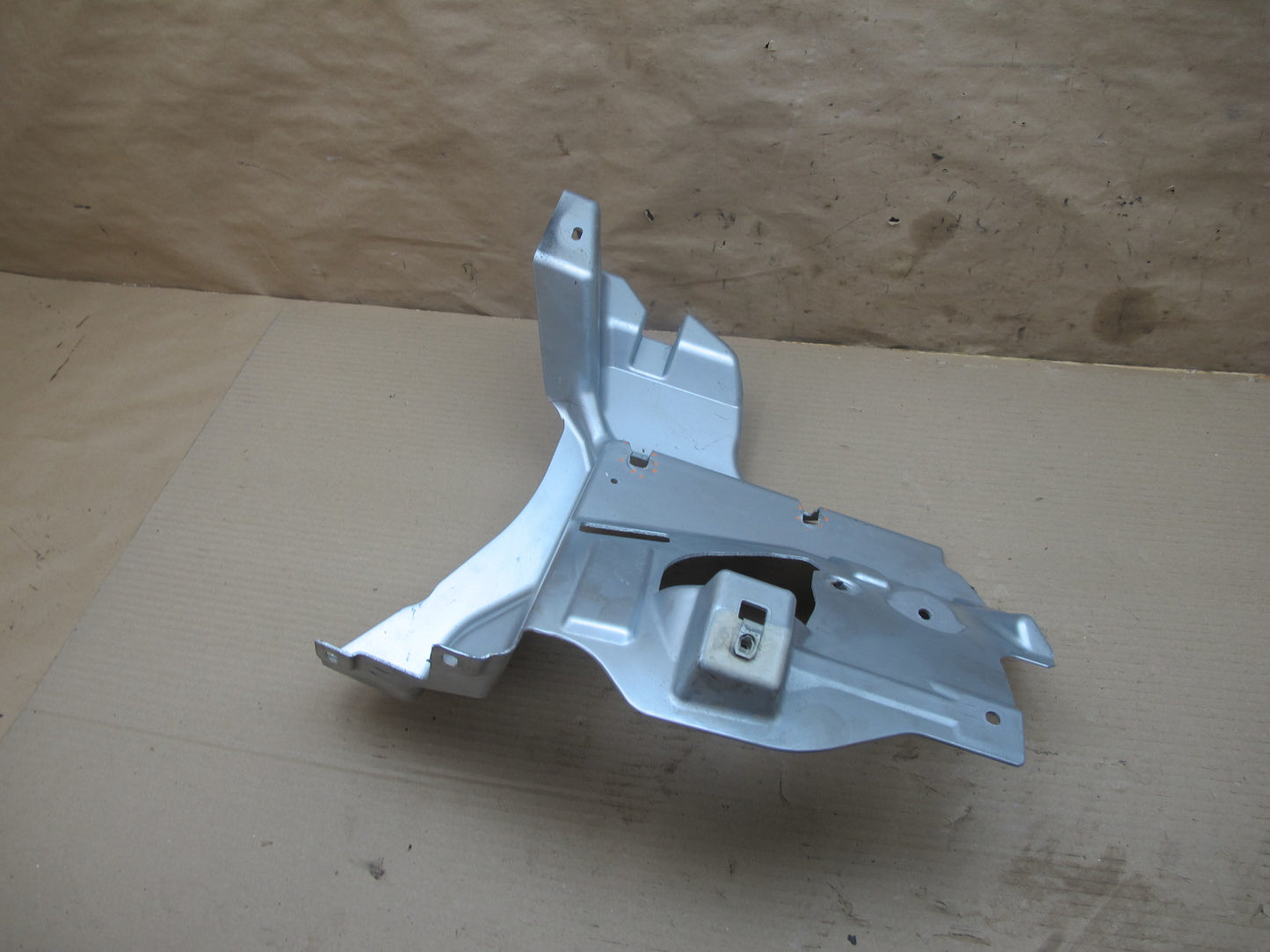 11-12 Fisker Karma Front Right Fender Inner Mount Bracket OEM