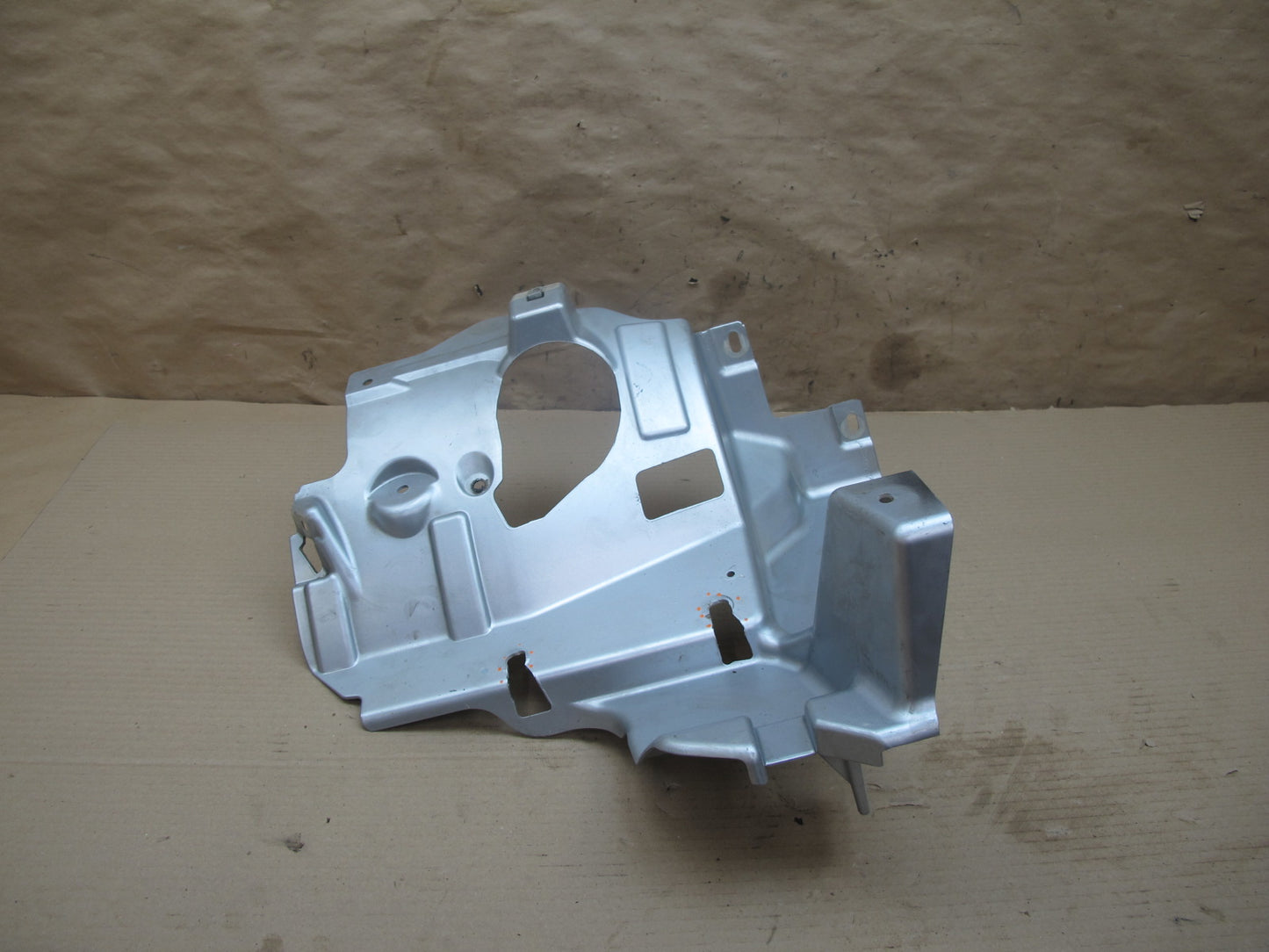 11-12 Fisker Karma Front Right Fender Inner Mount Bracket OEM