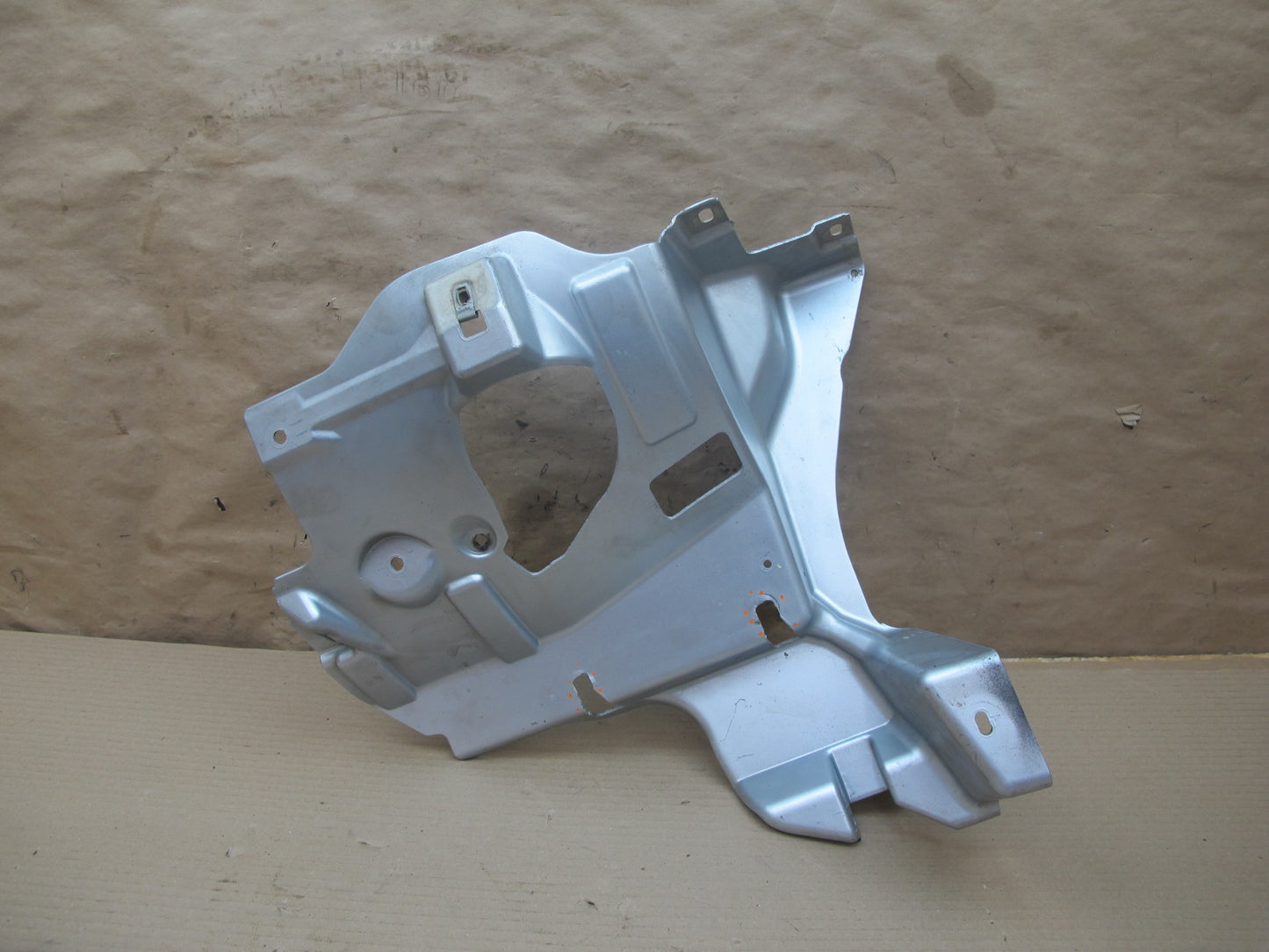 11-12 Fisker Karma Front Right Fender Inner Mount Bracket OEM