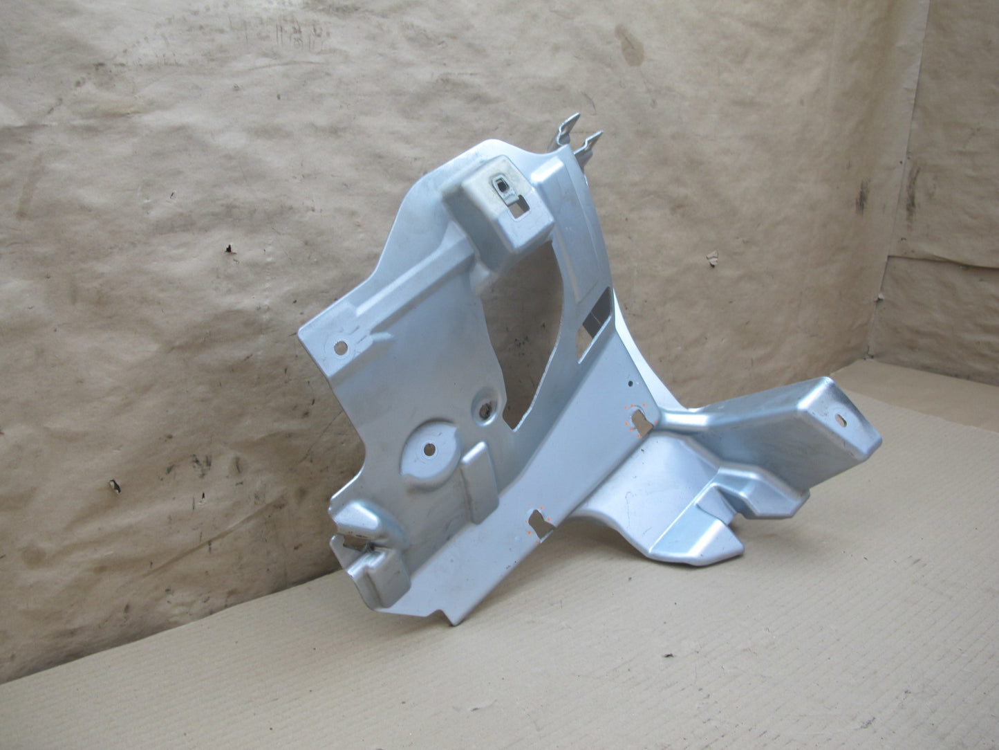 11-12 Fisker Karma Front Right Fender Inner Mount Bracket OEM
